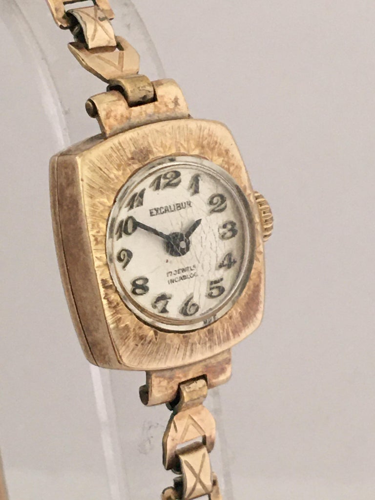 Vintage 9 Karat Gold Swiss Mechanical Ladies Watch For Sale 1
