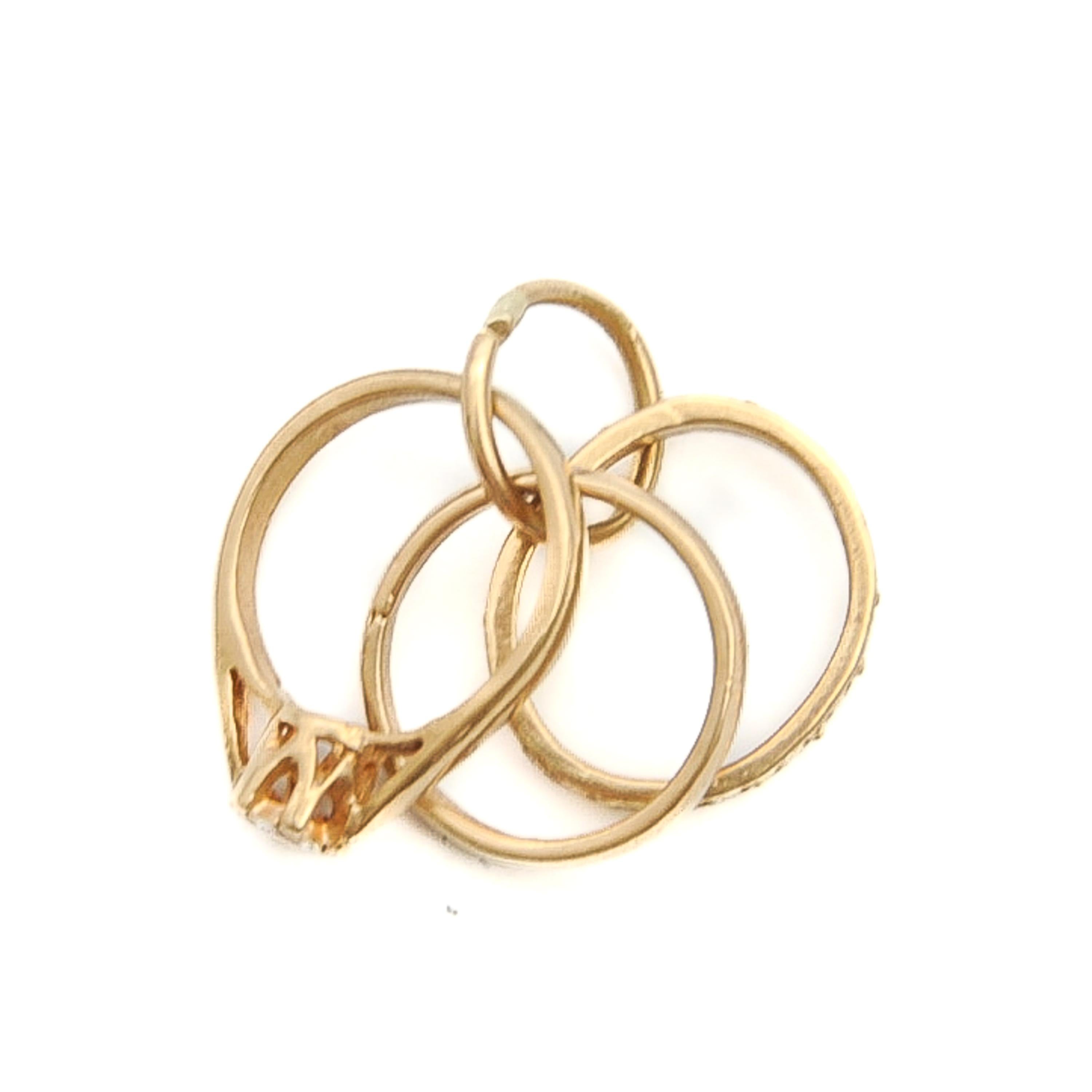 Pendentif vintage en or 9K avec anneaux de trinité Unisexe en vente
