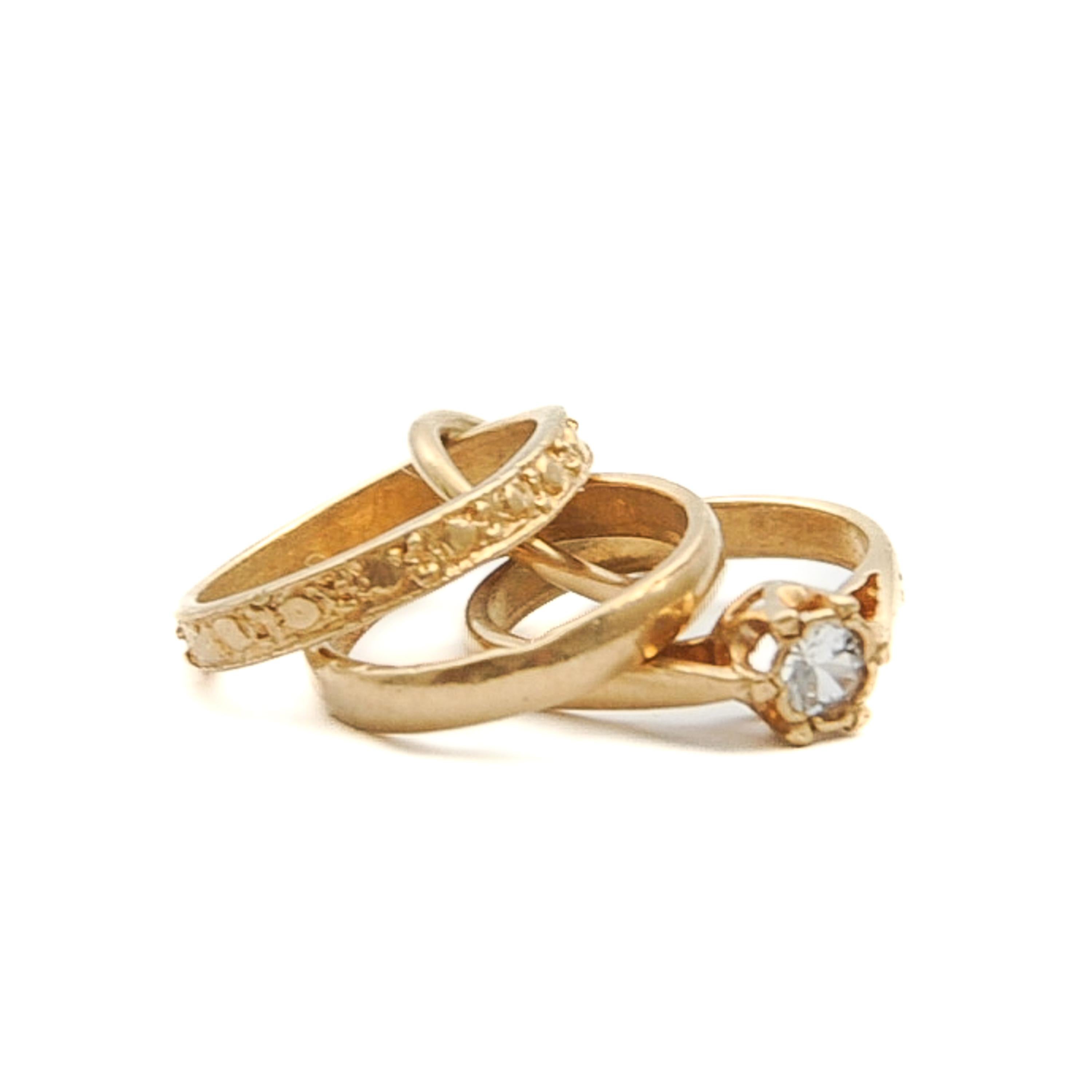 Women's or Men's Vintage 9K Gold Trinity Rings Charm Pendant For Sale