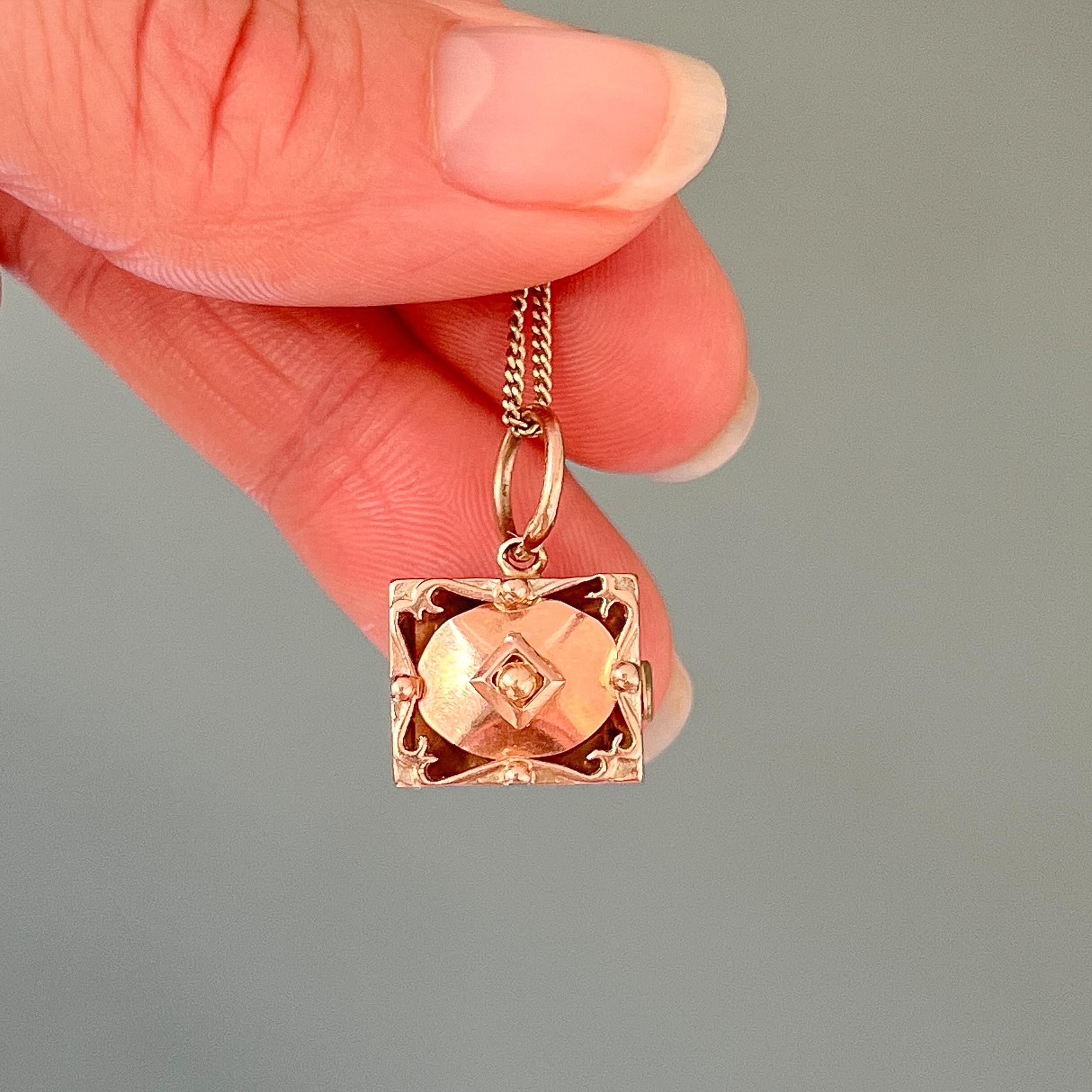 Vintage 9K Rose Gold Mechanical Box Charm Pendant In Good Condition For Sale In Rotterdam, NL