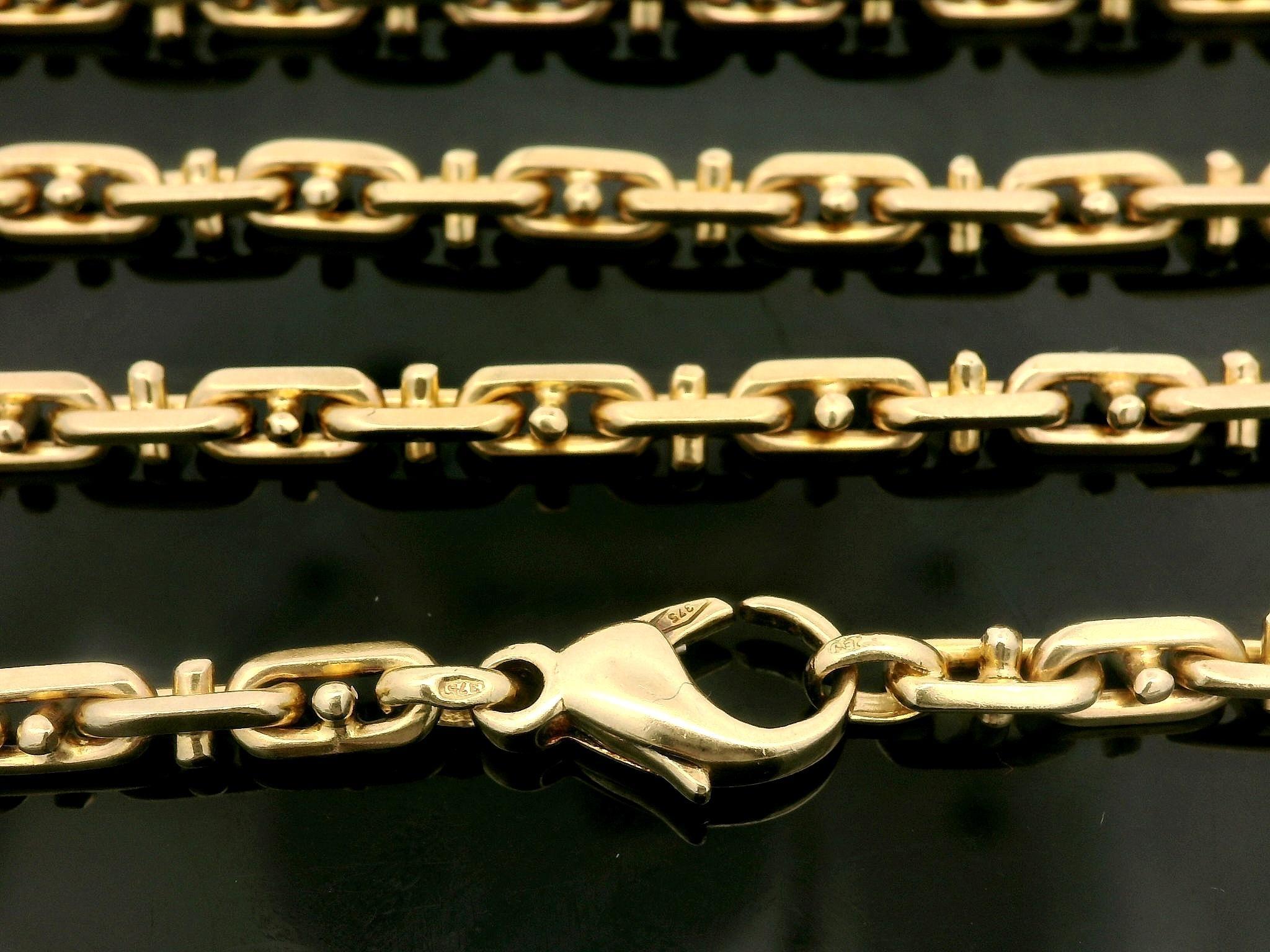 Material: Solid 9k Yellow Gold
Weight: 31.79 Grams
Chain Type: Unique Beveled Edge link
Chain Length: 20 
