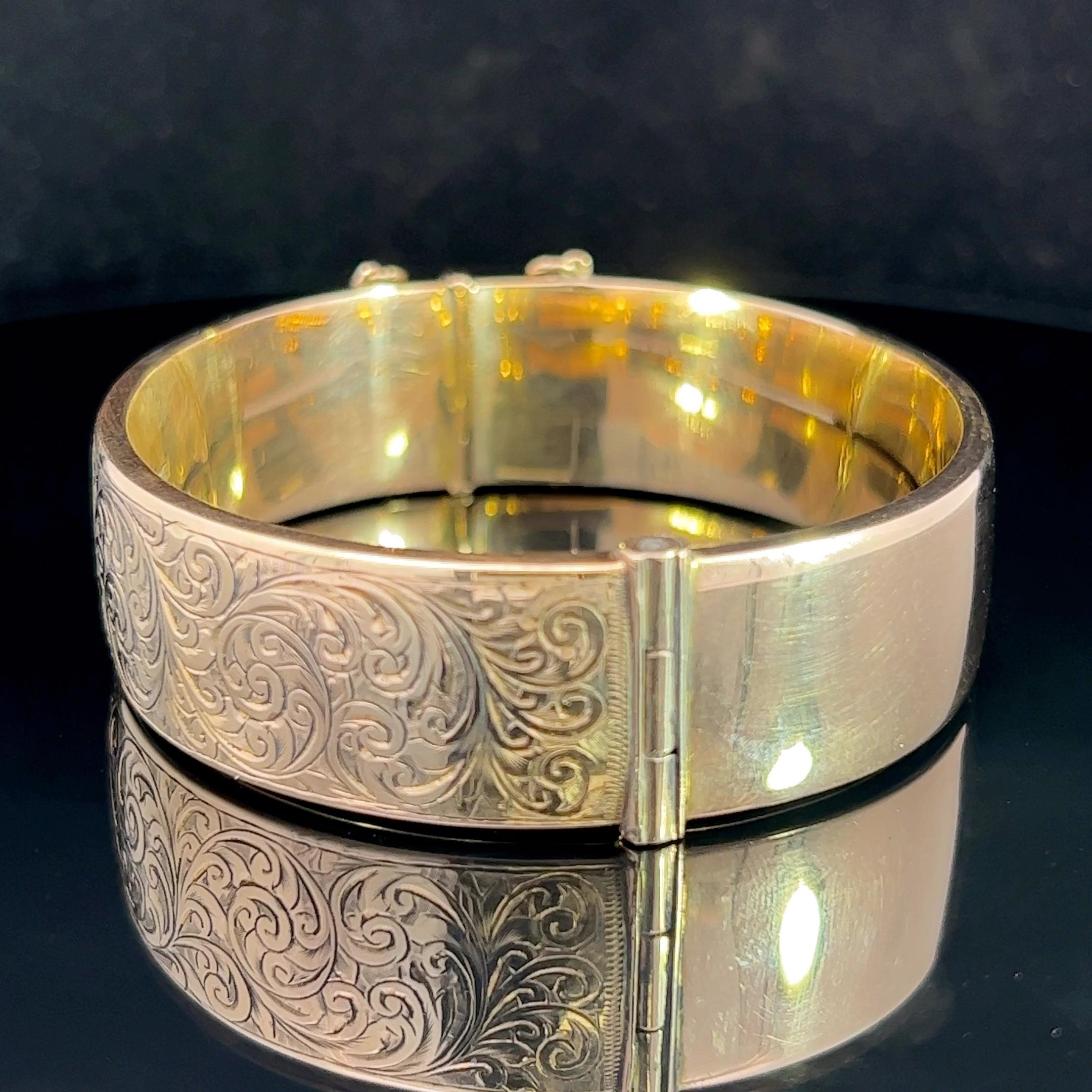Vintage 9k Yellow Gold Bangle - Hallmarked Birmingham 1946 In Good Condition For Sale In ADELAIDE, SA
