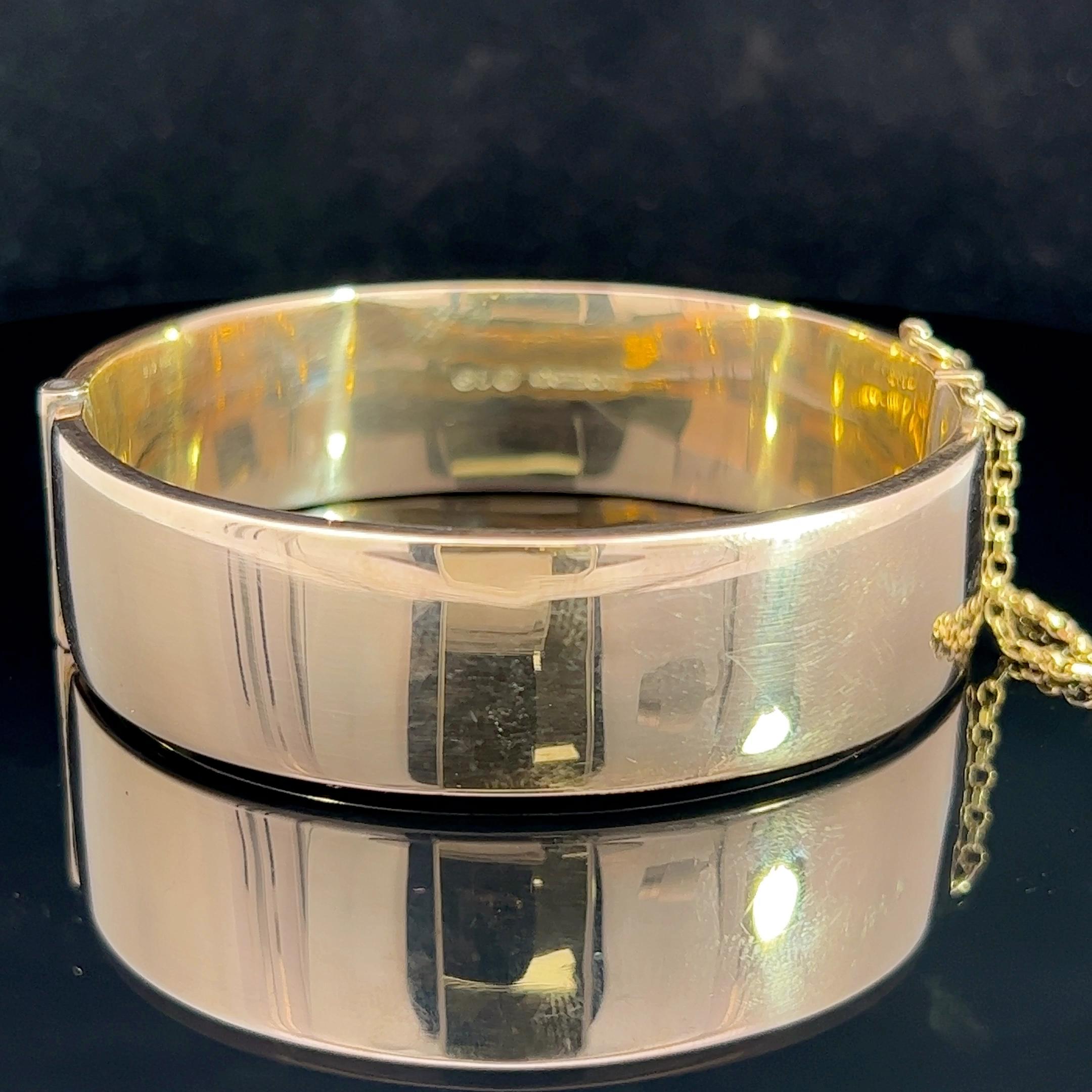 Women's or Men's Vintage 9k Yellow Gold Bangle - Hallmarked Birmingham 1946 For Sale