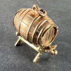 Pendentif vintage en or jaune 9K avec breloque en forme de tonneau de bière ou de whisky