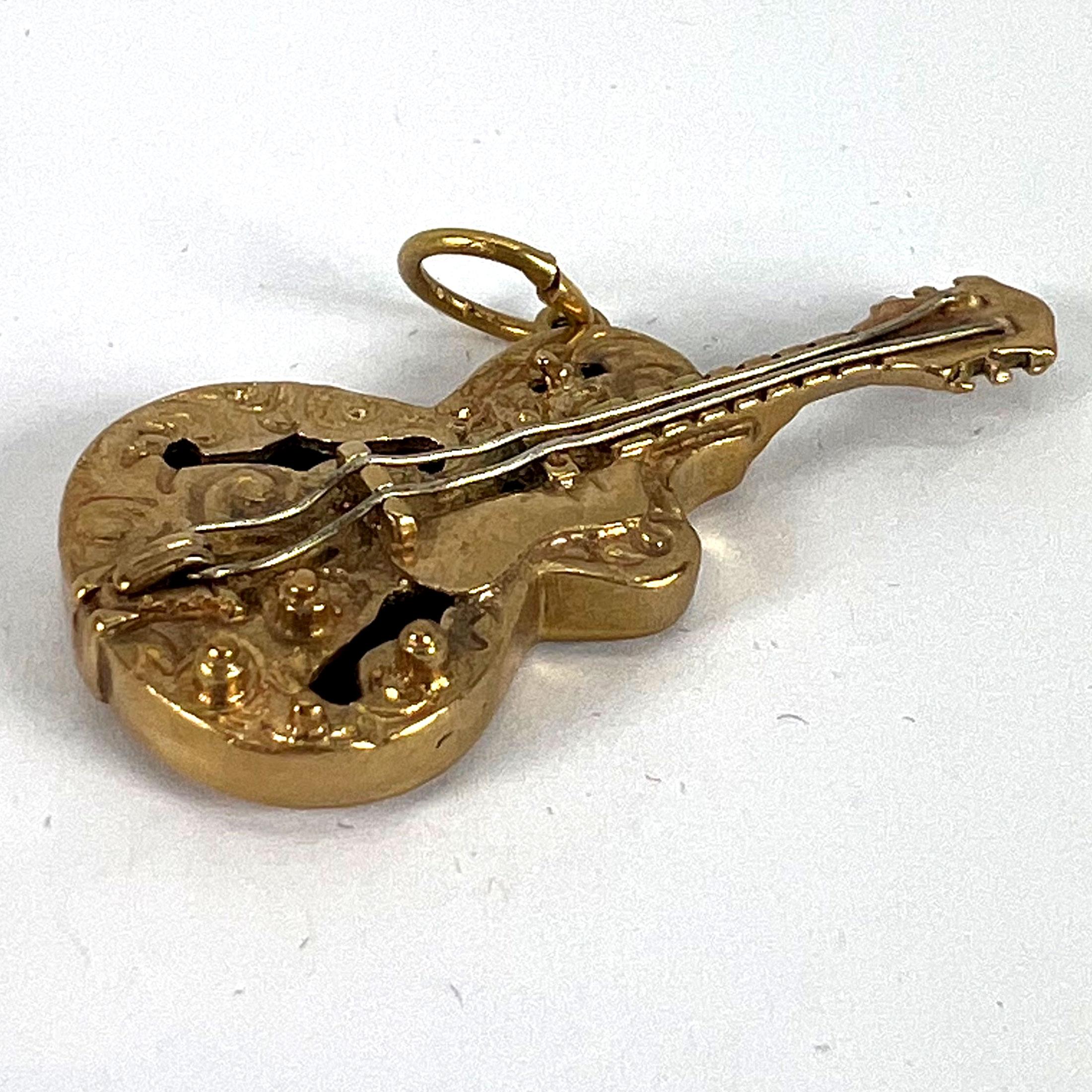 Pendentif vintage en or jaune 9K avec breloque guitare électrique en vente 9