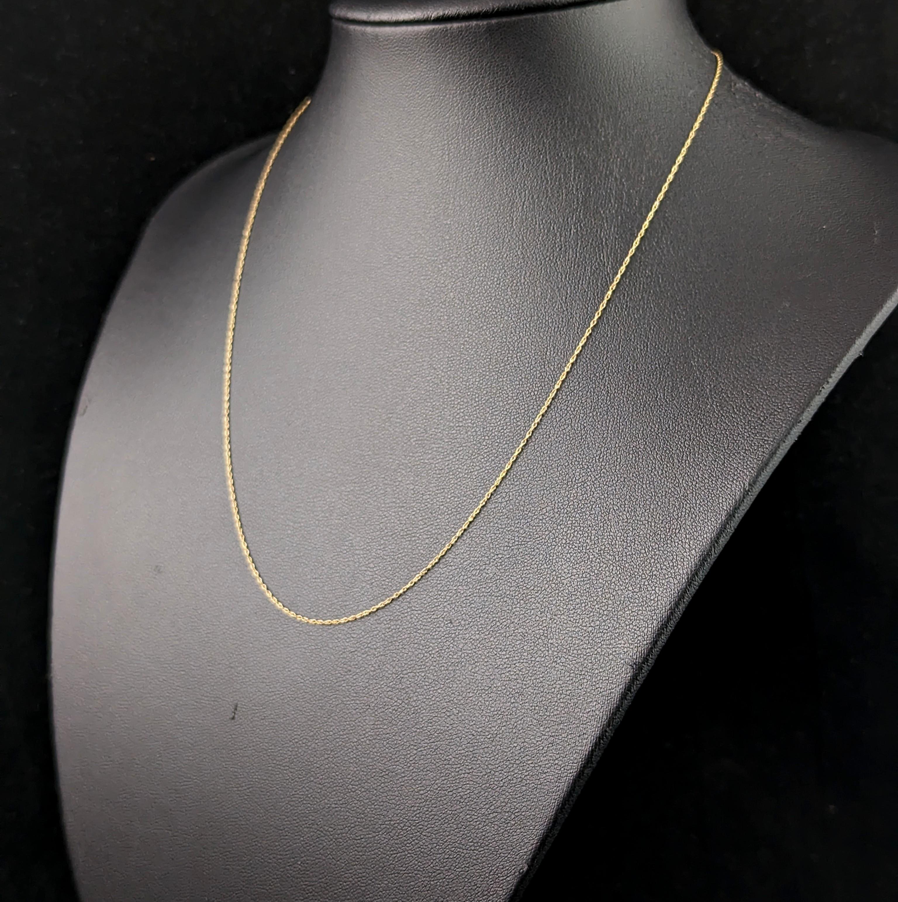 Vintage 9k yellow gold, fine trace link chain necklace  In Good Condition For Sale In NEWARK, GB