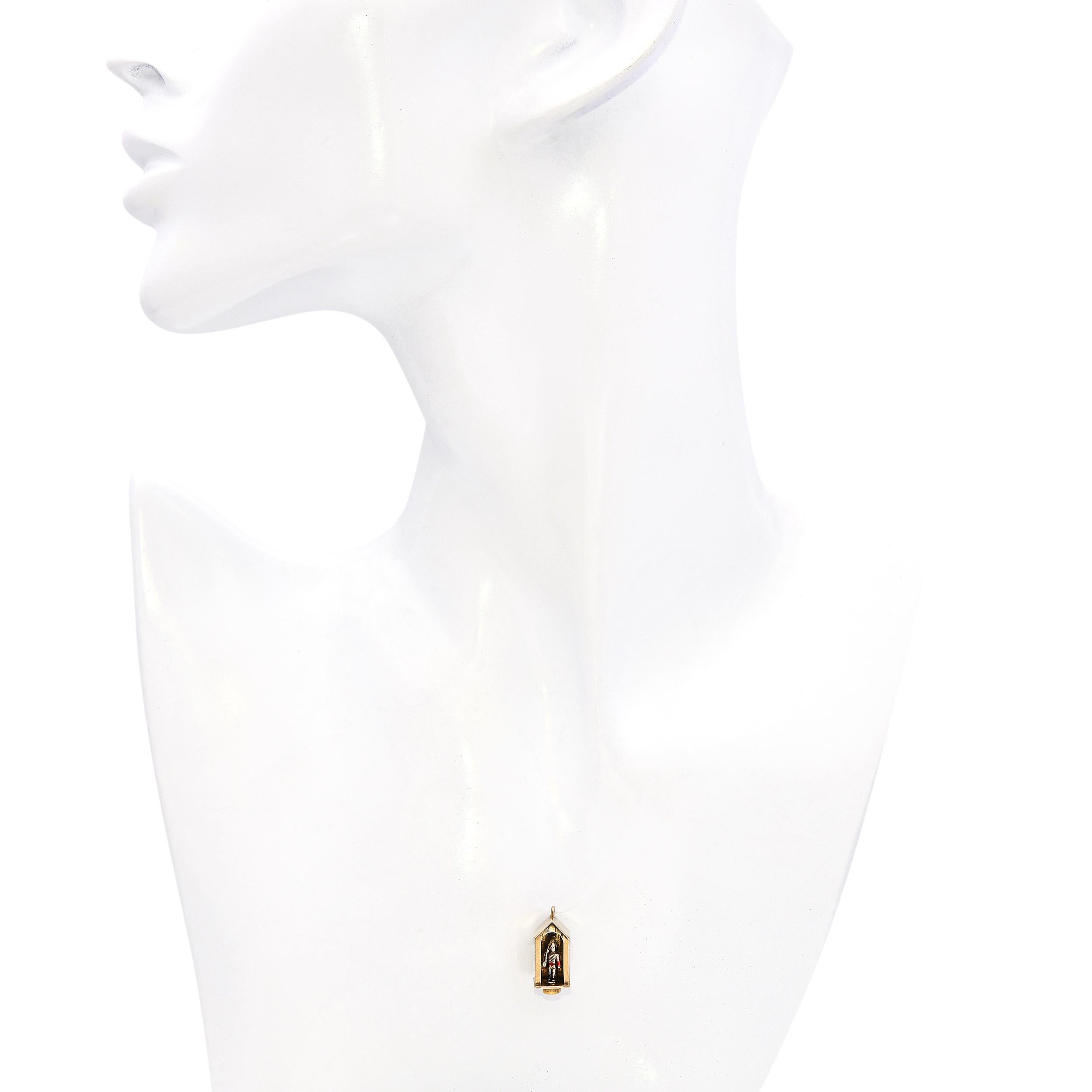 Pendentif en or jaune 9K avec breloque cinétique pour la garde royale et la sentinelle Bon état - En vente à New York, NY