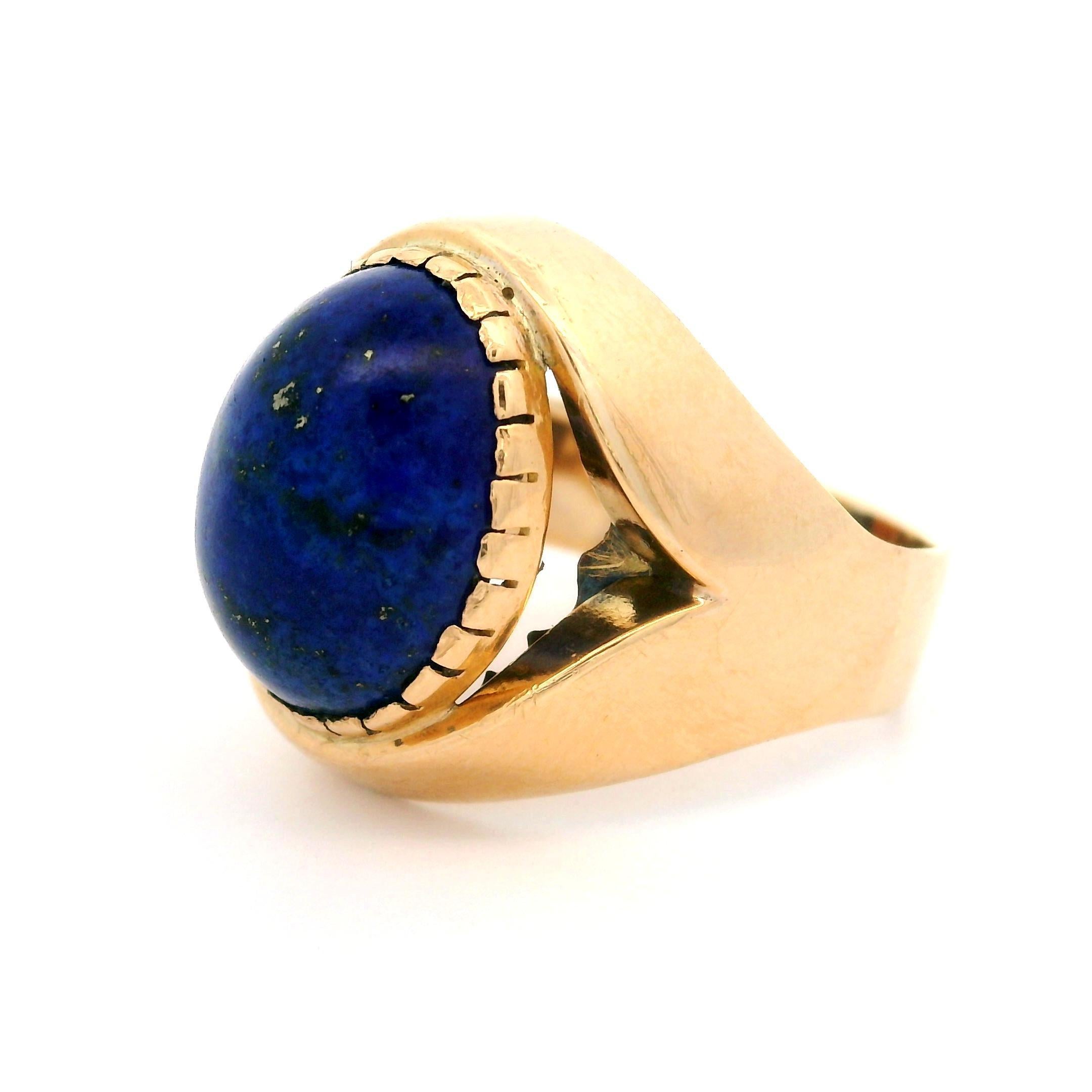 Vintage 9k Yellow Gold Lapis Lazuli Polished Wide Soliatire Ring Size 8 For Sale 4