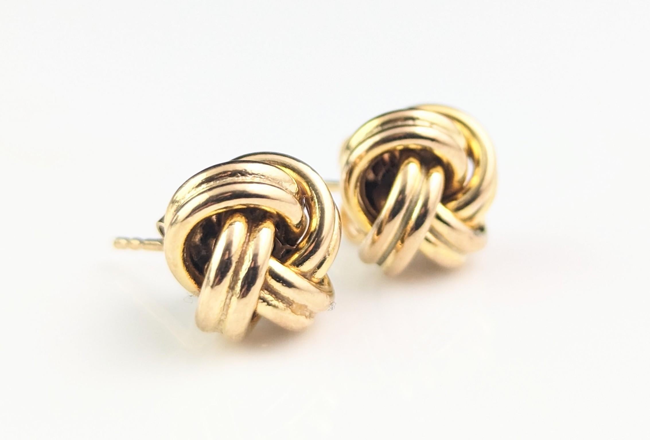 Vintage 9k yellow gold lovers knot stud earrings  8