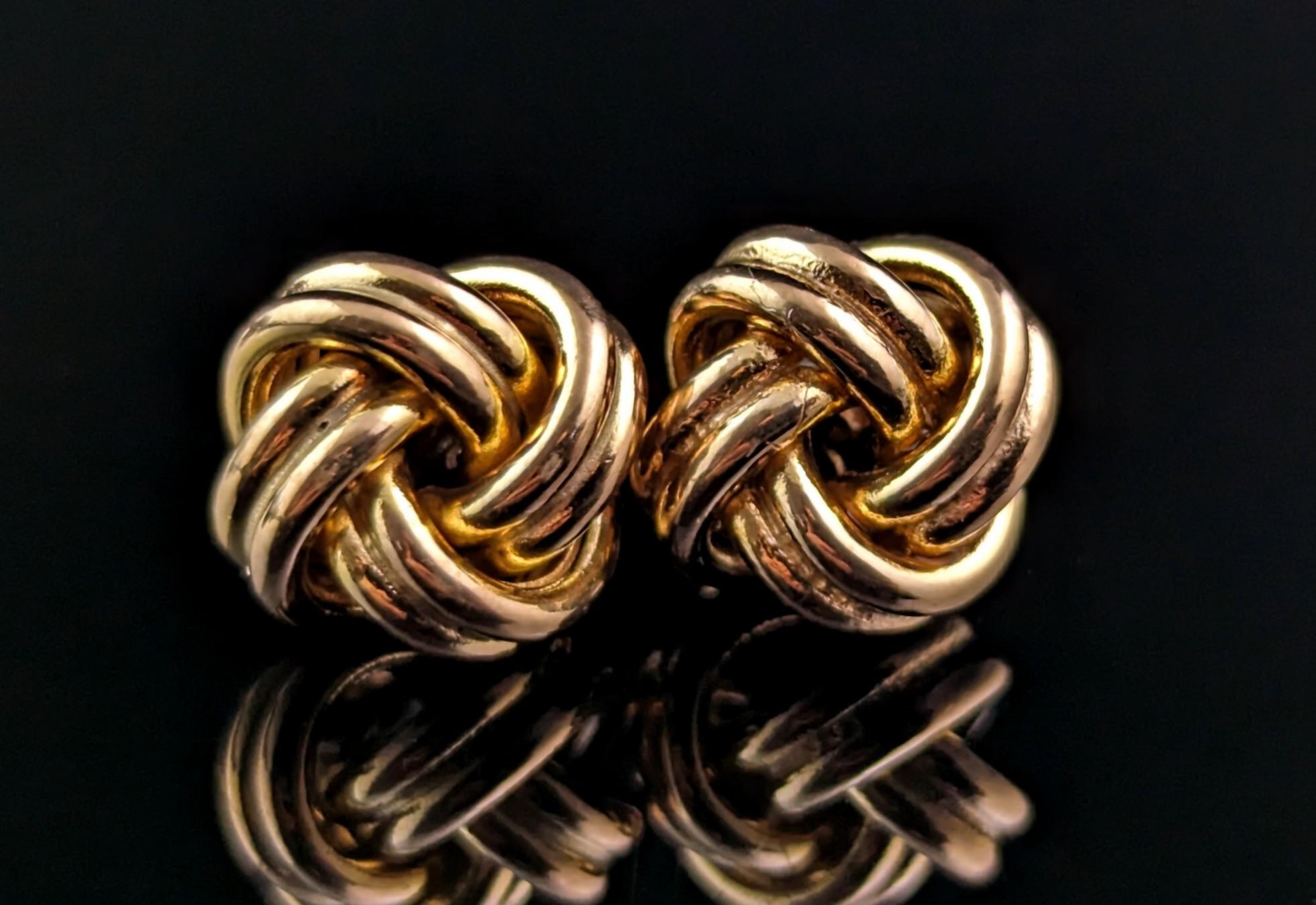 Women's Vintage 9k yellow gold lovers knot stud earrings 