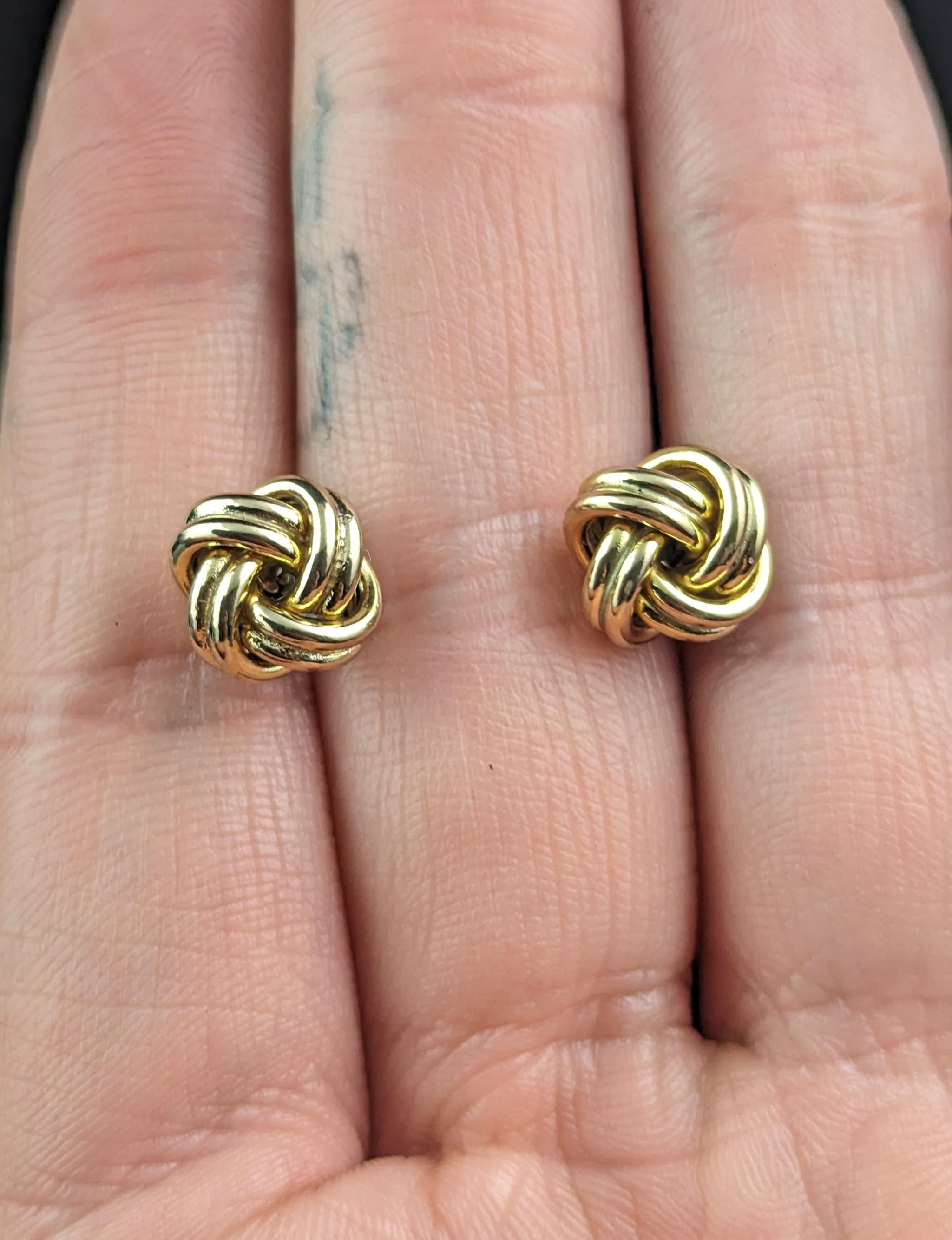 Vintage 9k yellow gold lovers knot stud earrings  3