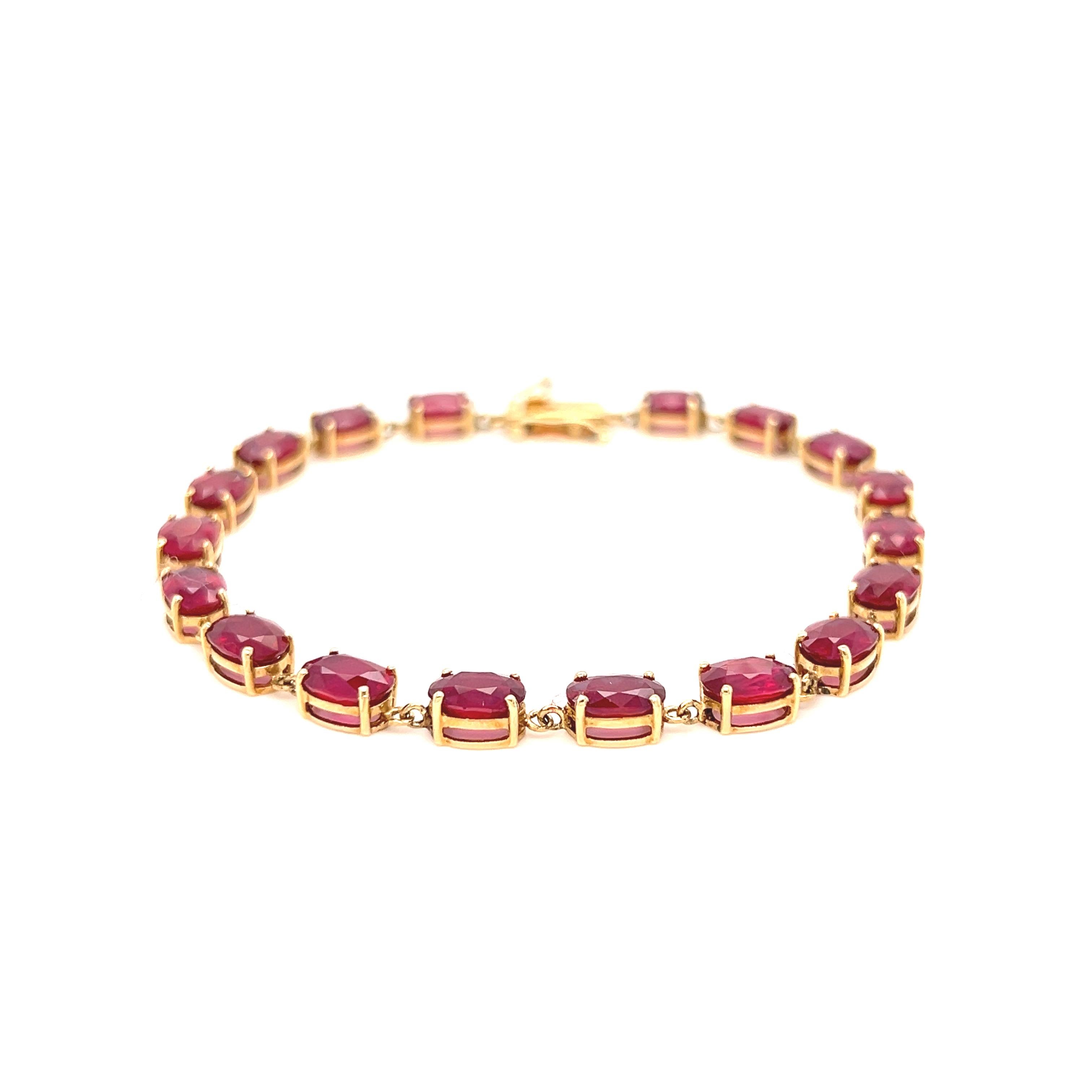 Stai cercando qualcosa di veramente impressionante nel reparto rubini? Questo braccialetto è per te ed è un vero affare. 

A causa della mancanza di rubini naturali di qualità sul mercato, il costo di un bracciale come questo è aumentato