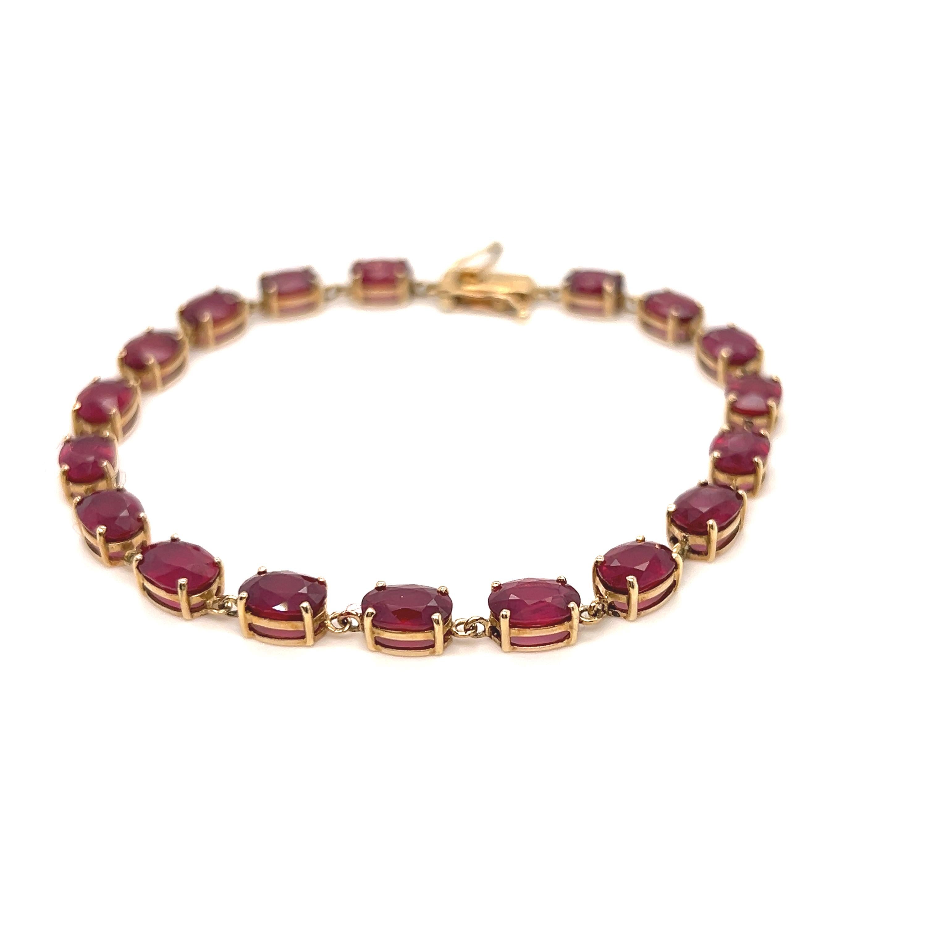 Moderno Bracciale vintage in oro giallo 9K con gemme di rubino naturale - 22,50ct. in vendita