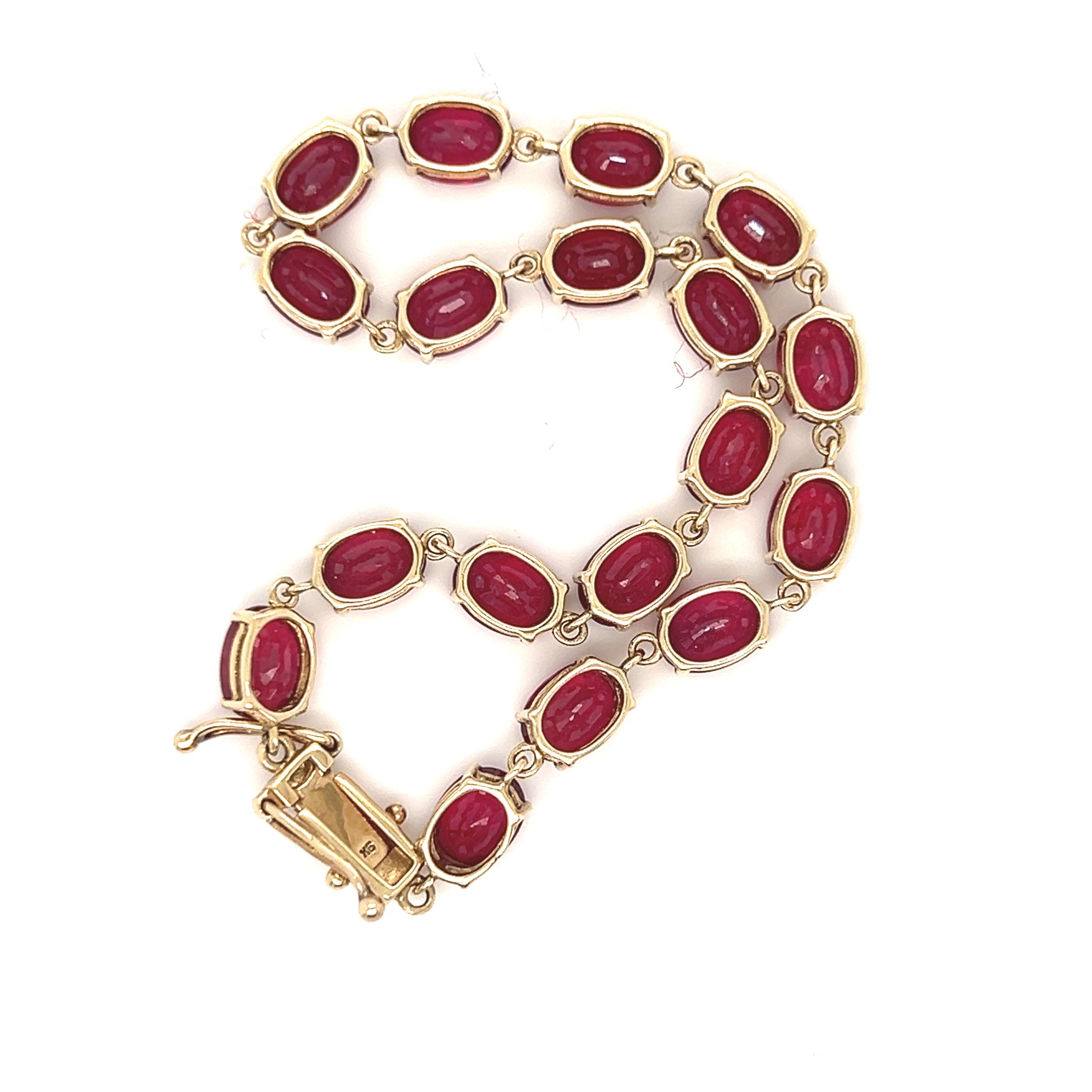 Taglio ovale Bracciale vintage in oro giallo 9K con gemme di rubino naturale - 22,50ct. in vendita