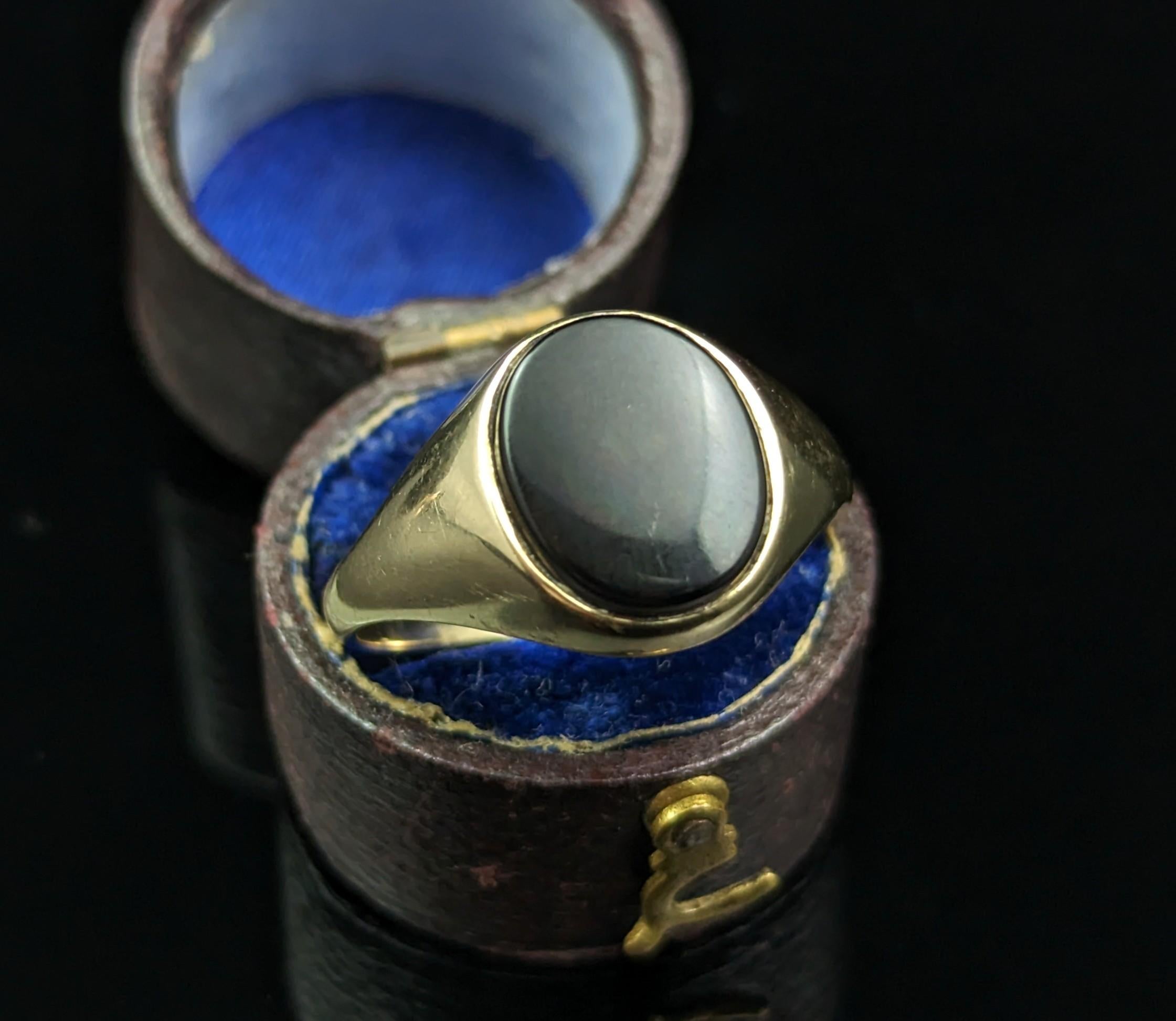 This stylish vintage 9kt gold and Black onyx signet ring is the perfect pinky ring choice!

It has an oval shaped face set with a rich inky black onyx stone, this has not been carved so the stone could be personalised if desired with your initials
