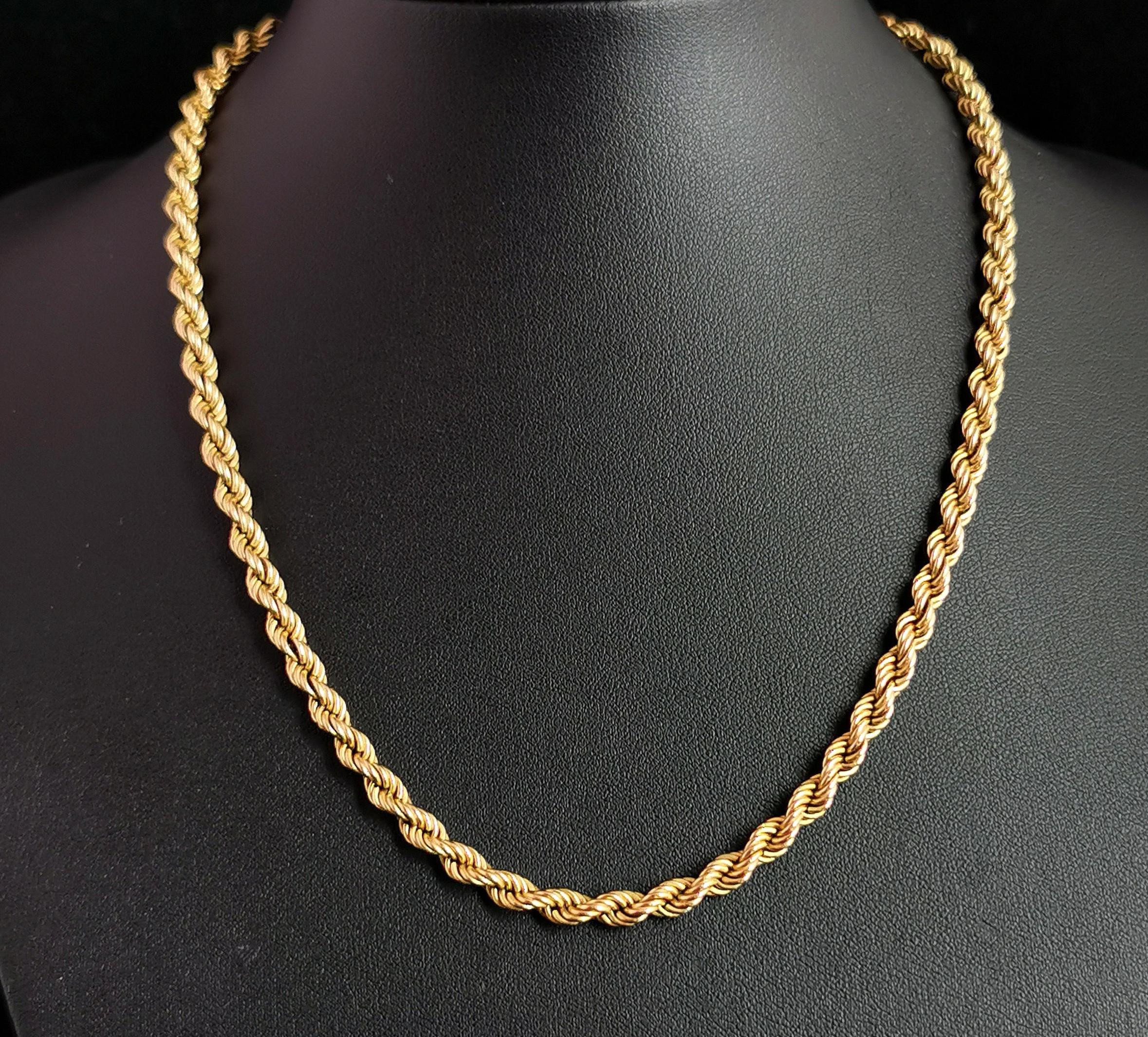 A gorgeous vintage 9kt gold rope Chain necklace.

This chain necklace has lovely chunky Rope twist links in a rich bloomed 9kt gold with a nice wearable length.

It has the look of a heavy chain with the large rope twist but is nice and lightweight