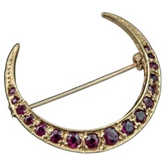 Vintage 9k yellow gold Ruby crescent brooch