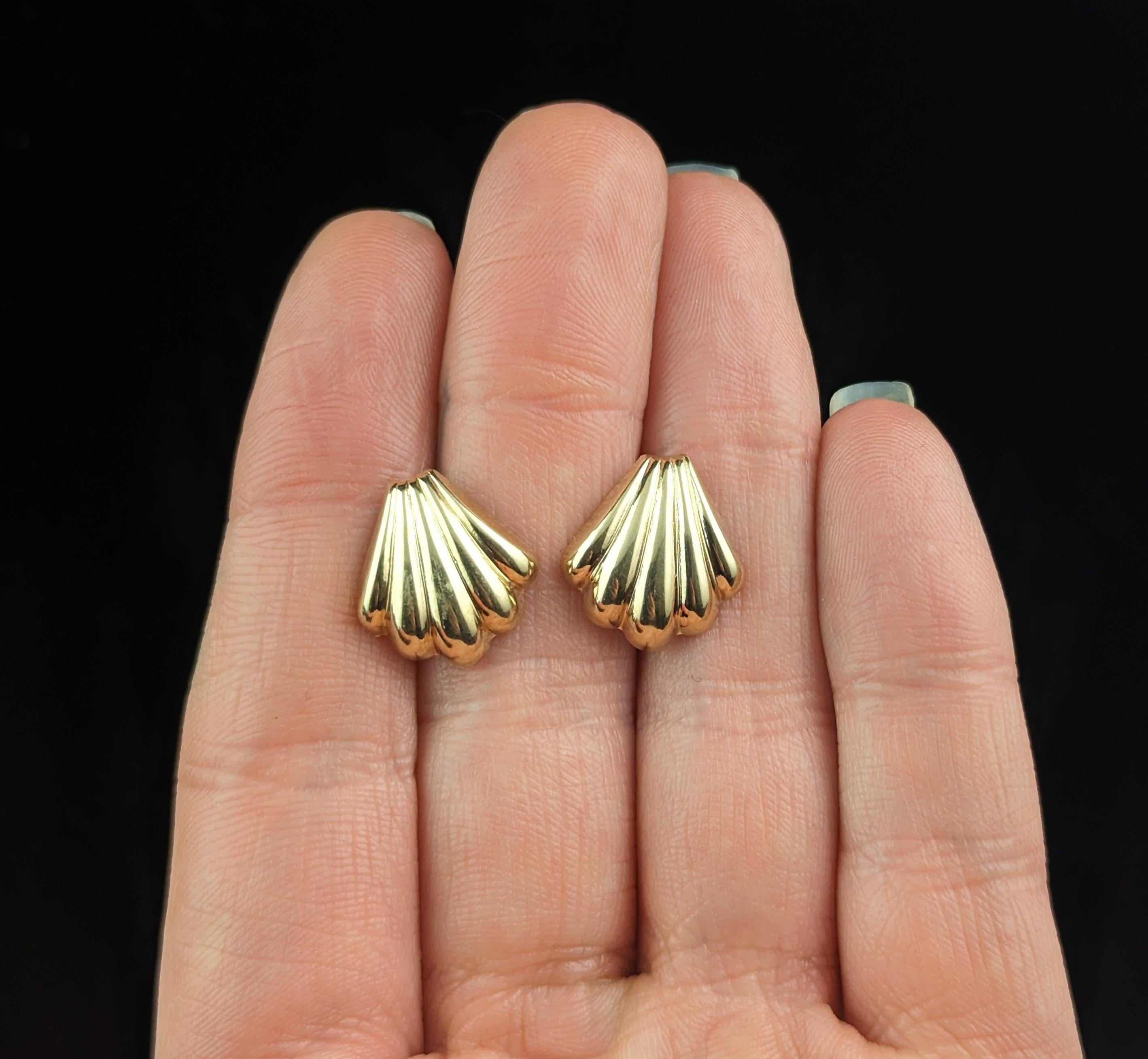 Retro Vintage 9k yellow gold shell stud earrings 