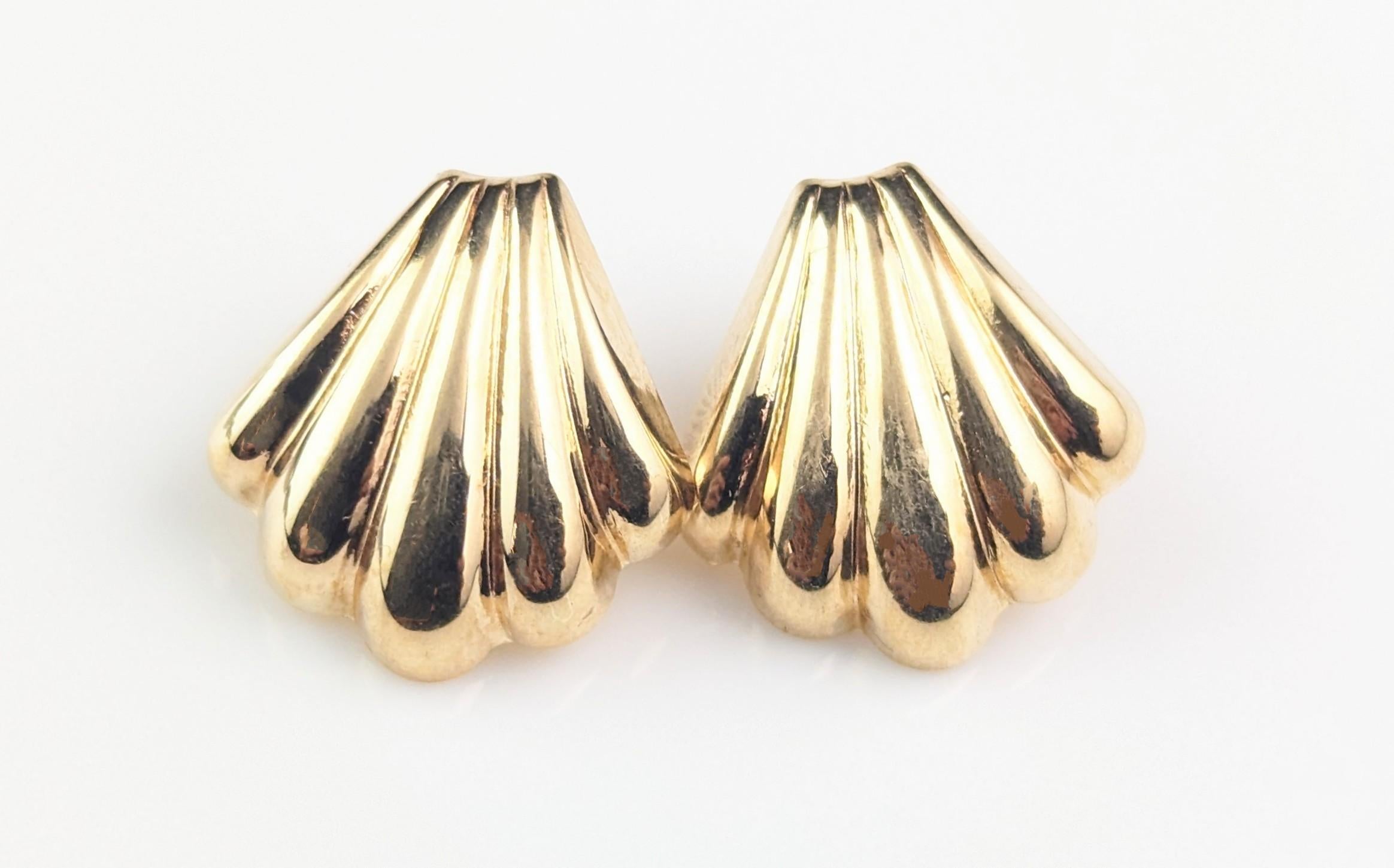 Vintage 9k yellow gold shell stud earrings  4