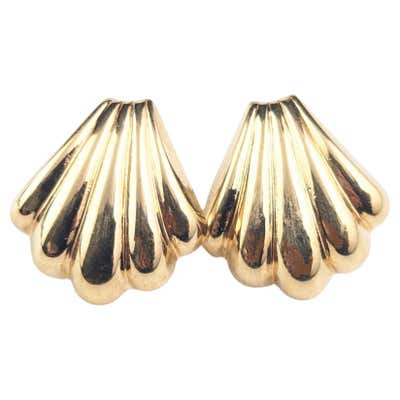 Yellow Gold Shell Earring For Sale at 1stDibs