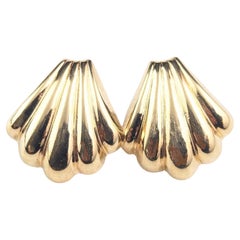 Vintage 9k yellow gold shell stud earrings 