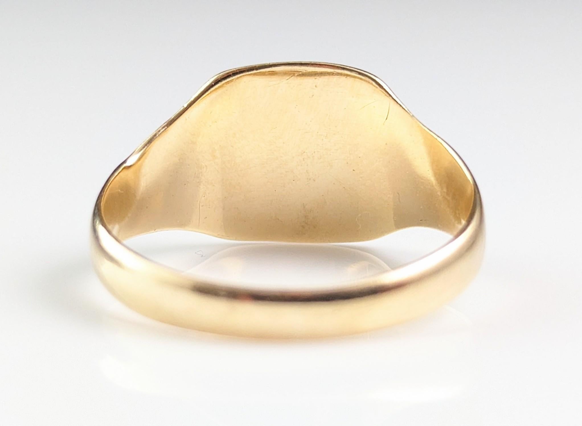 Vintage 9k yellow gold signet ring, Mid century  For Sale 5