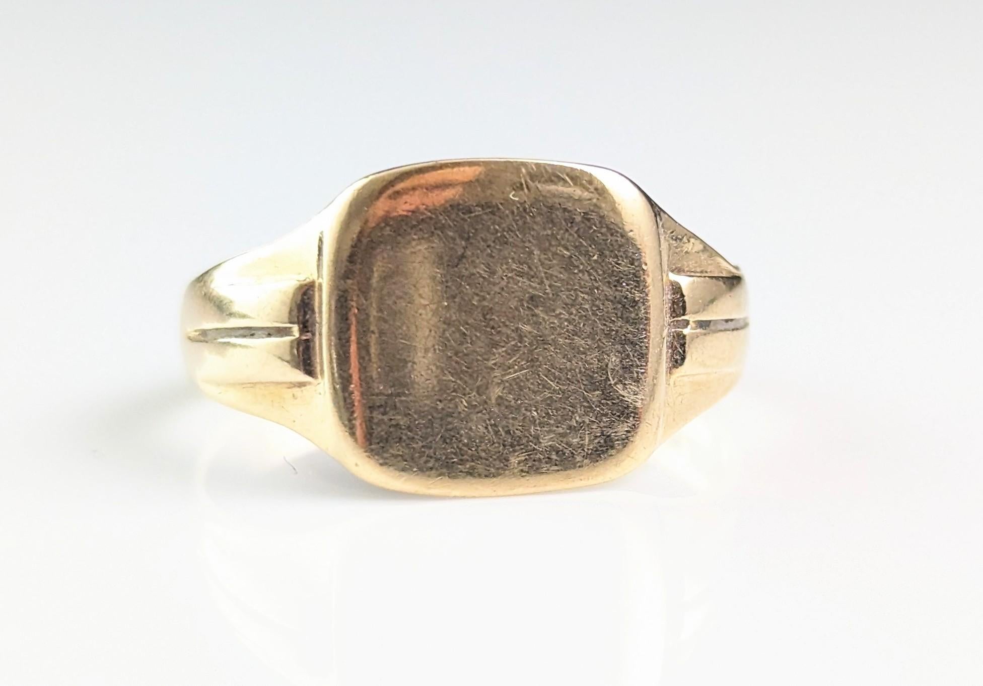 Vintage 9k yellow gold signet ring, Mid century  For Sale 6