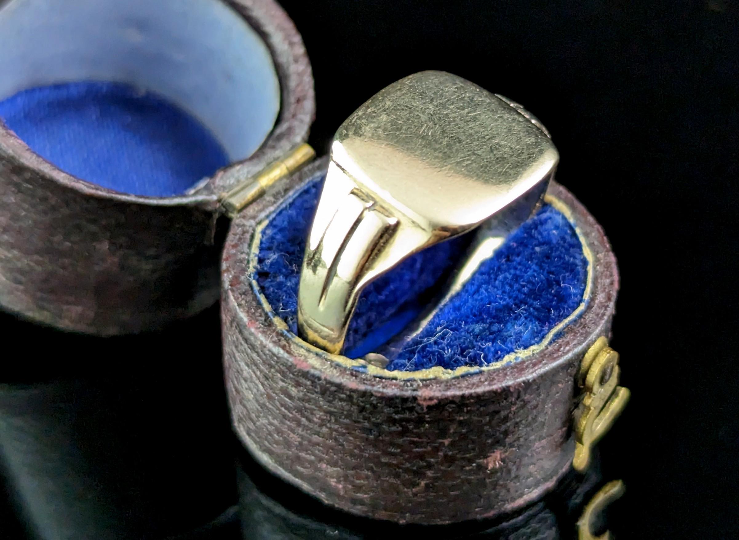 Vintage-Siegelring aus 9 Karat Gelbgold, Mitte des Jahrhunderts im Zustand „Gut“ in NEWARK, GB