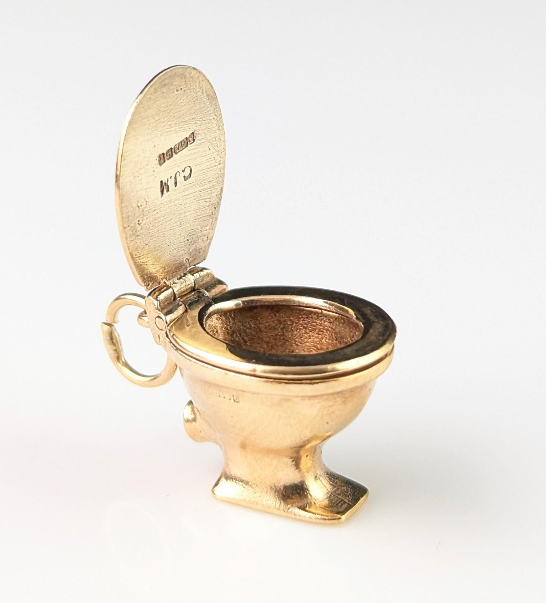 Vintage 9k yellow gold Toilet pendant, Articulated, Mid century, lavatory For Sale 11