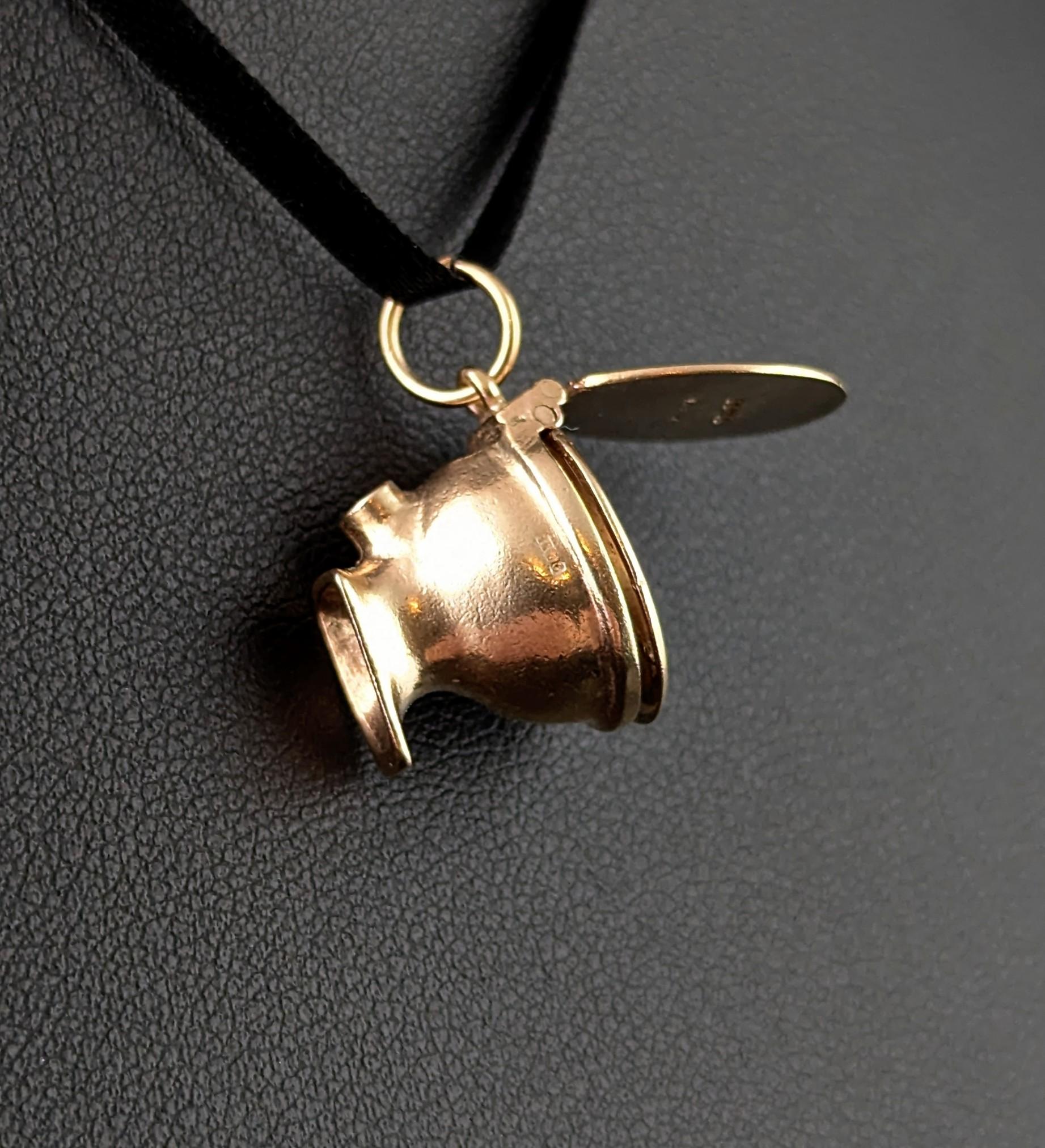 Vintage 9k yellow gold Toilet pendant, Articulated, Mid century, lavatory For Sale 1