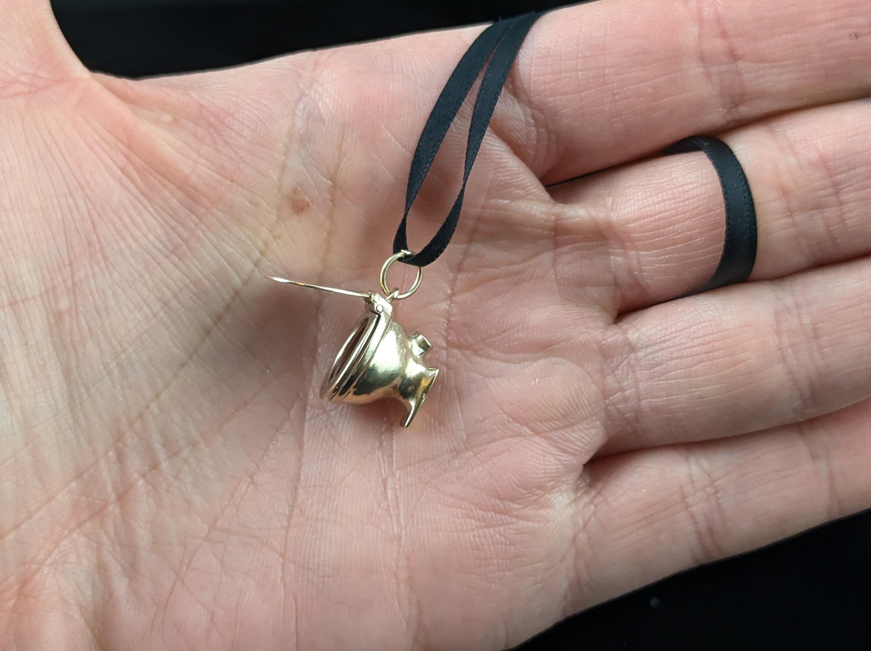 Vintage 9k yellow gold Toilet pendant, Articulated, Mid century, lavatory For Sale 2