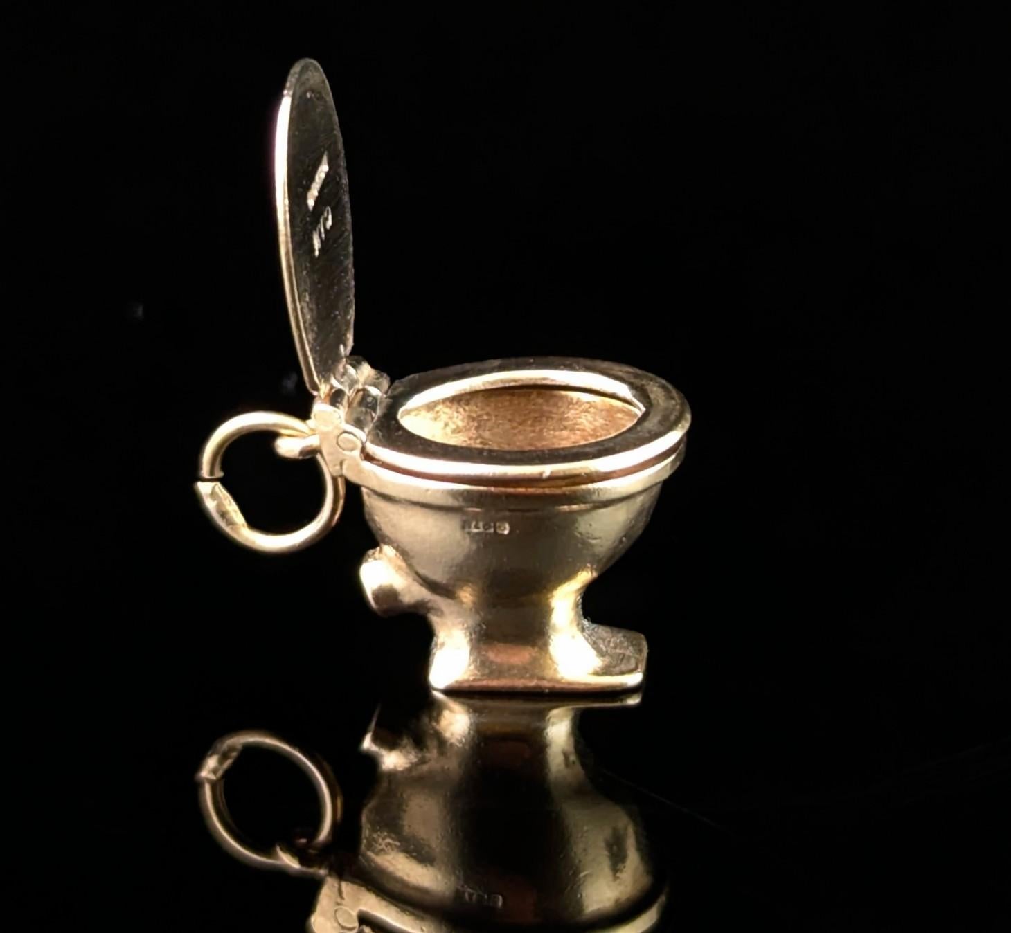 Vintage 9k yellow gold Toilet pendant, Articulated, Mid century, lavatory For Sale 4