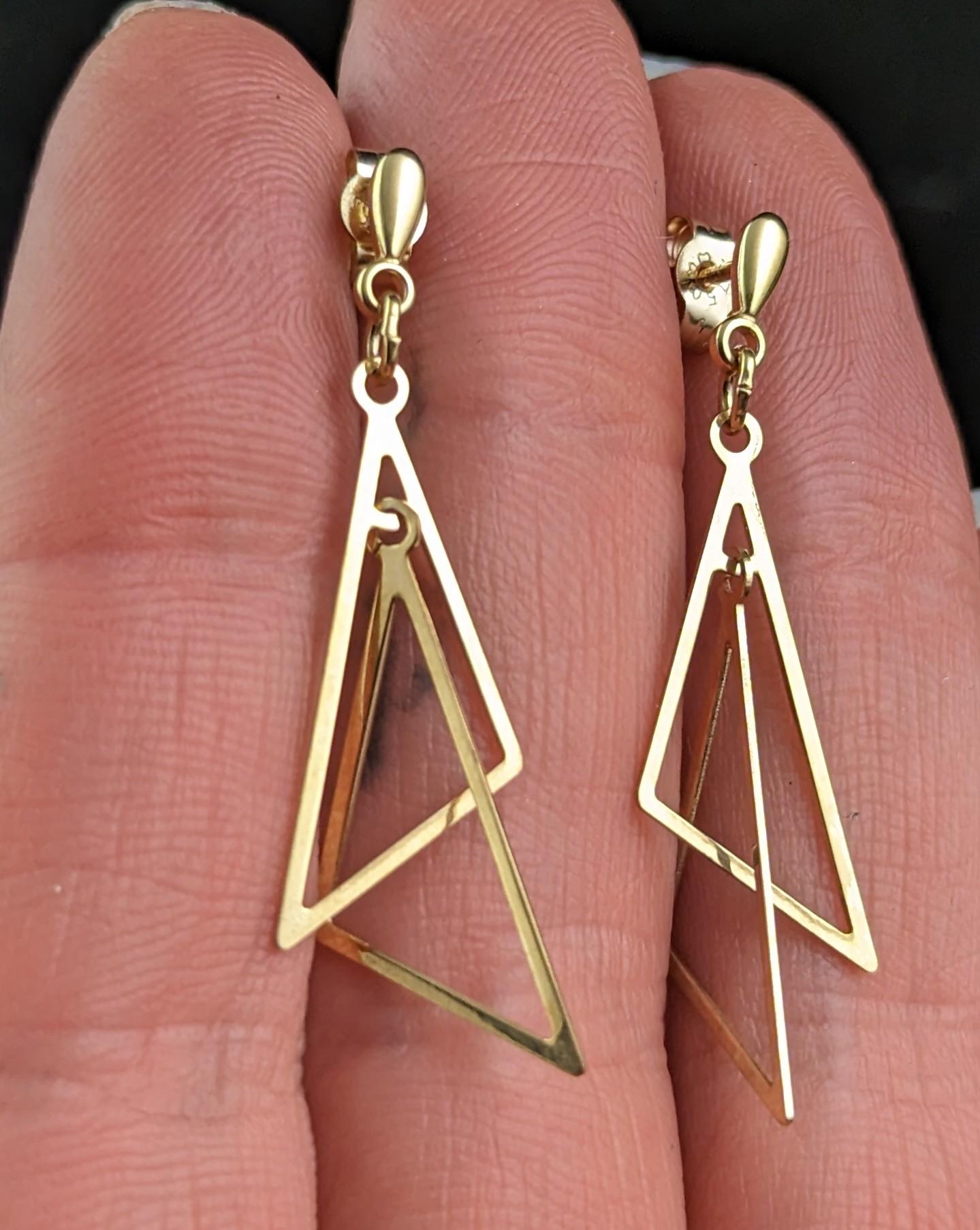 Vintage 9k yellow gold triangle drop earrings, 1980s  For Sale 1