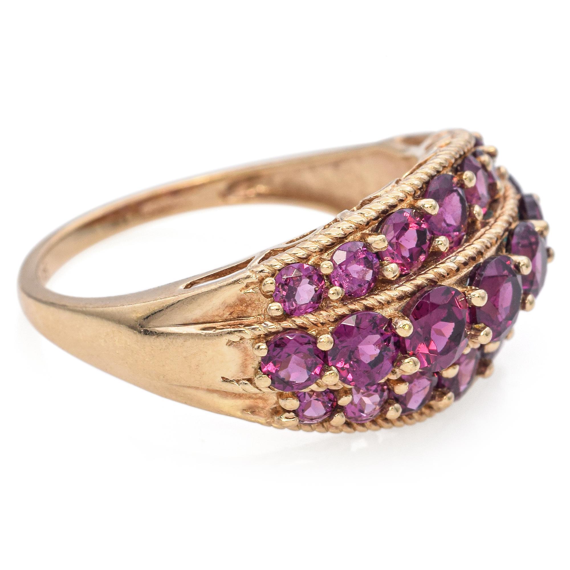 Vintage 9K Yellow Gold Triple Row 1.67 TCW Garnet Ring In Good Condition In New York, NY