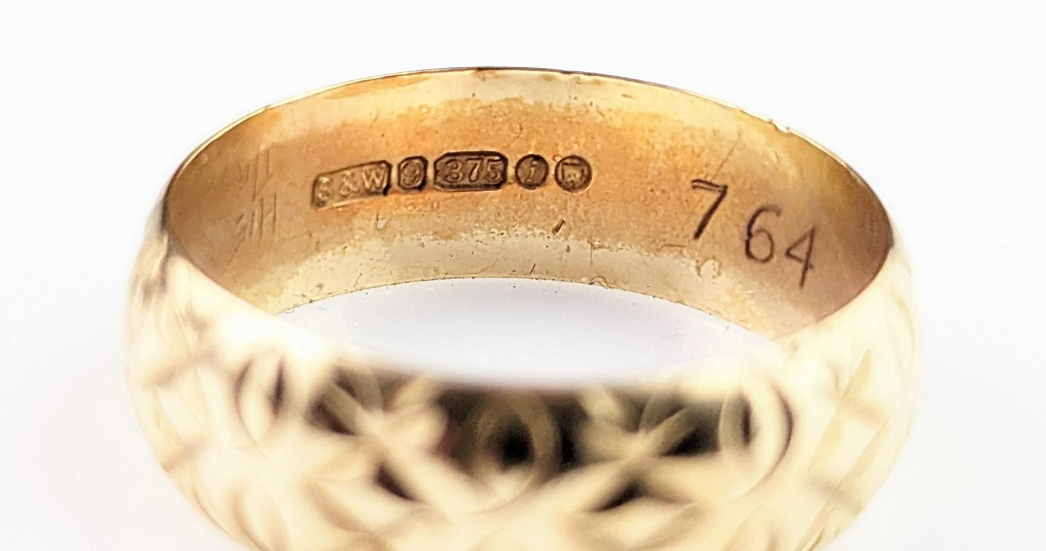 Vintage 9k yellow gold wide band ring, engraved, chunky  For Sale 6