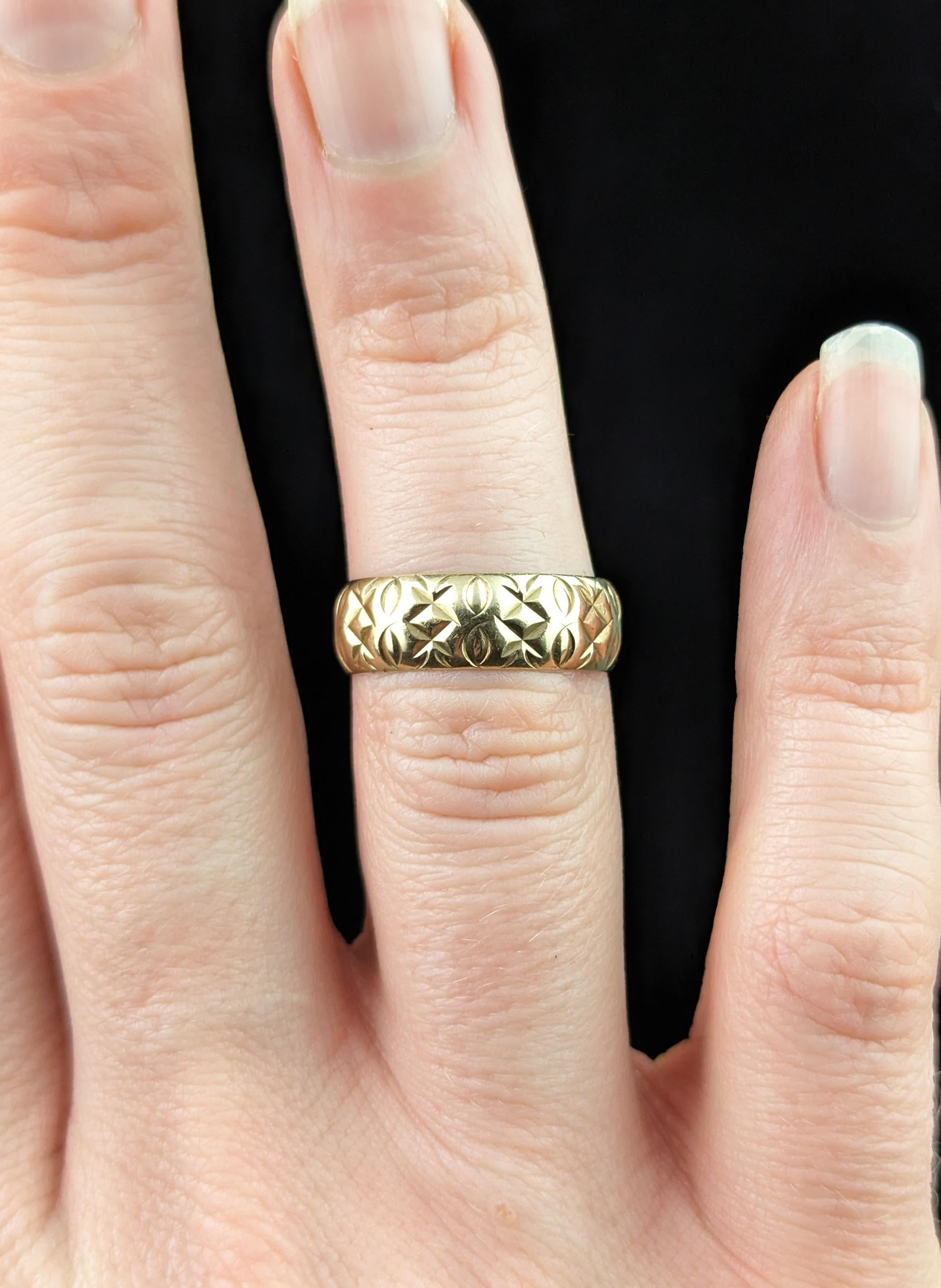 Vintage 9k yellow gold wide band ring, engraved, chunky  For Sale 1