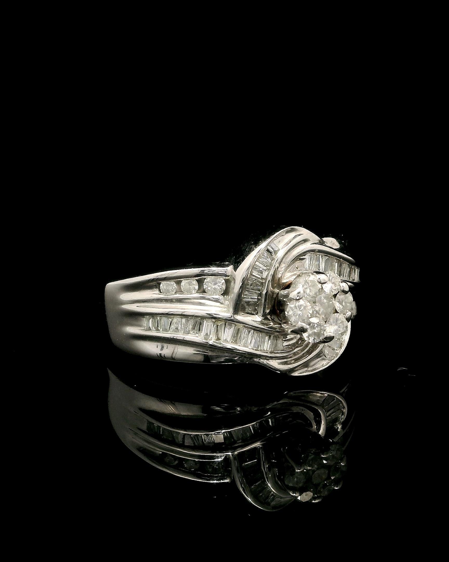 Anello con diamanti in oro 9kt vintage - circa 1,00 carati di diamanti tondi e baguette In condizioni Nuovo in vendita a Ramat Gan, IL