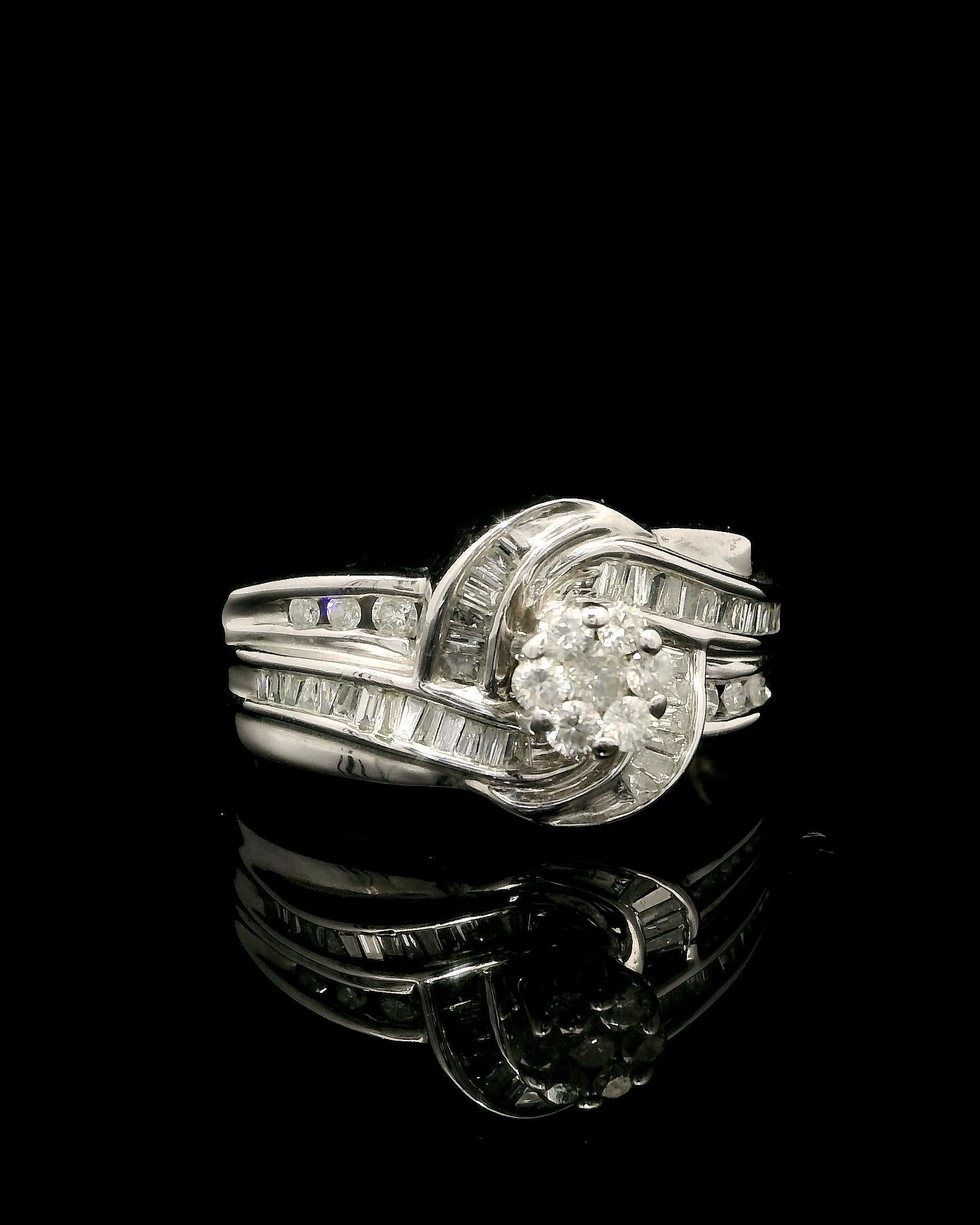 Donna Anello con diamanti in oro 9kt vintage - circa 1,00 carati di diamanti tondi e baguette in vendita