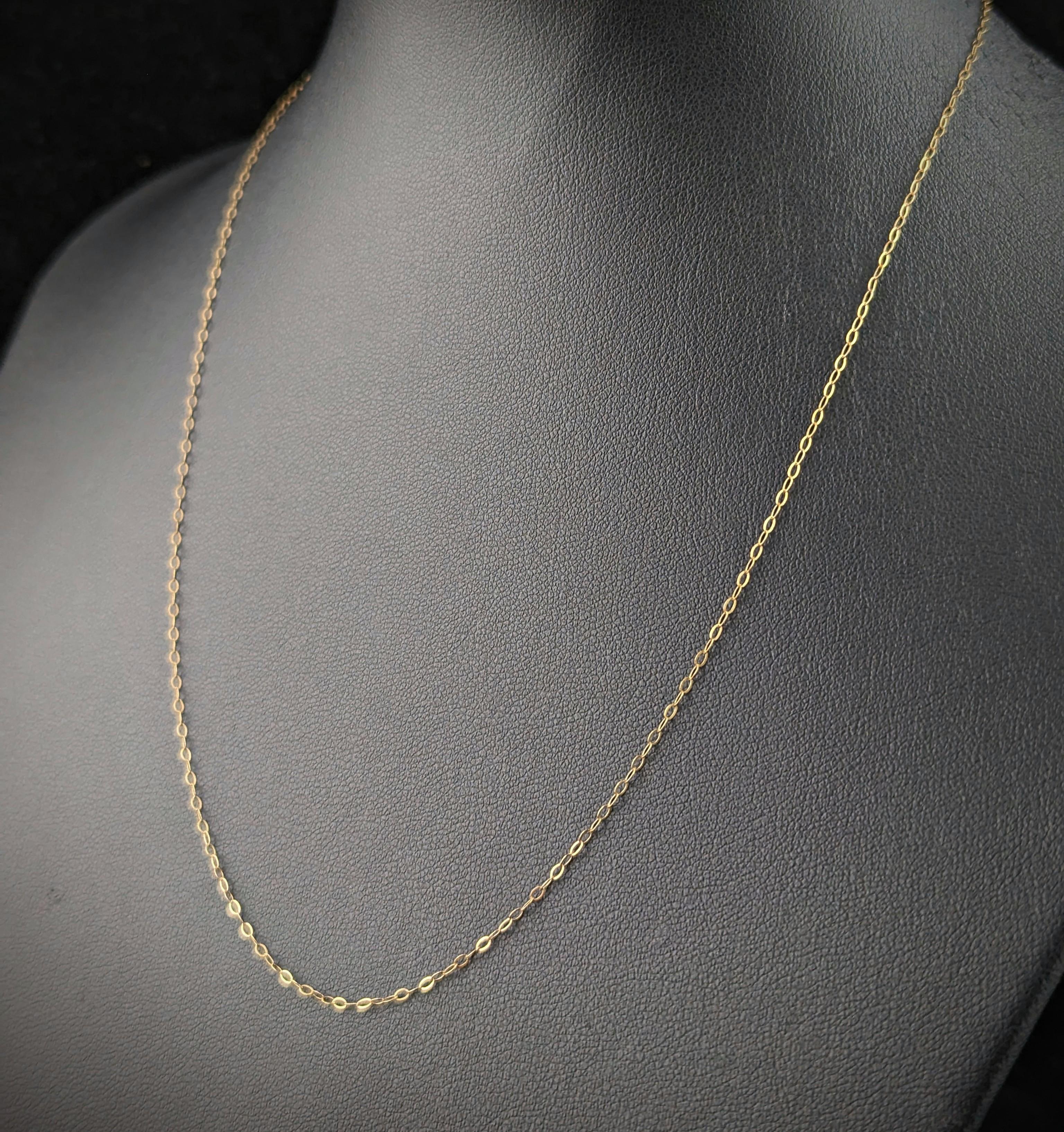 Vintage 9kt gold fine trace link chain necklace, dainty  In Good Condition For Sale In NEWARK, GB