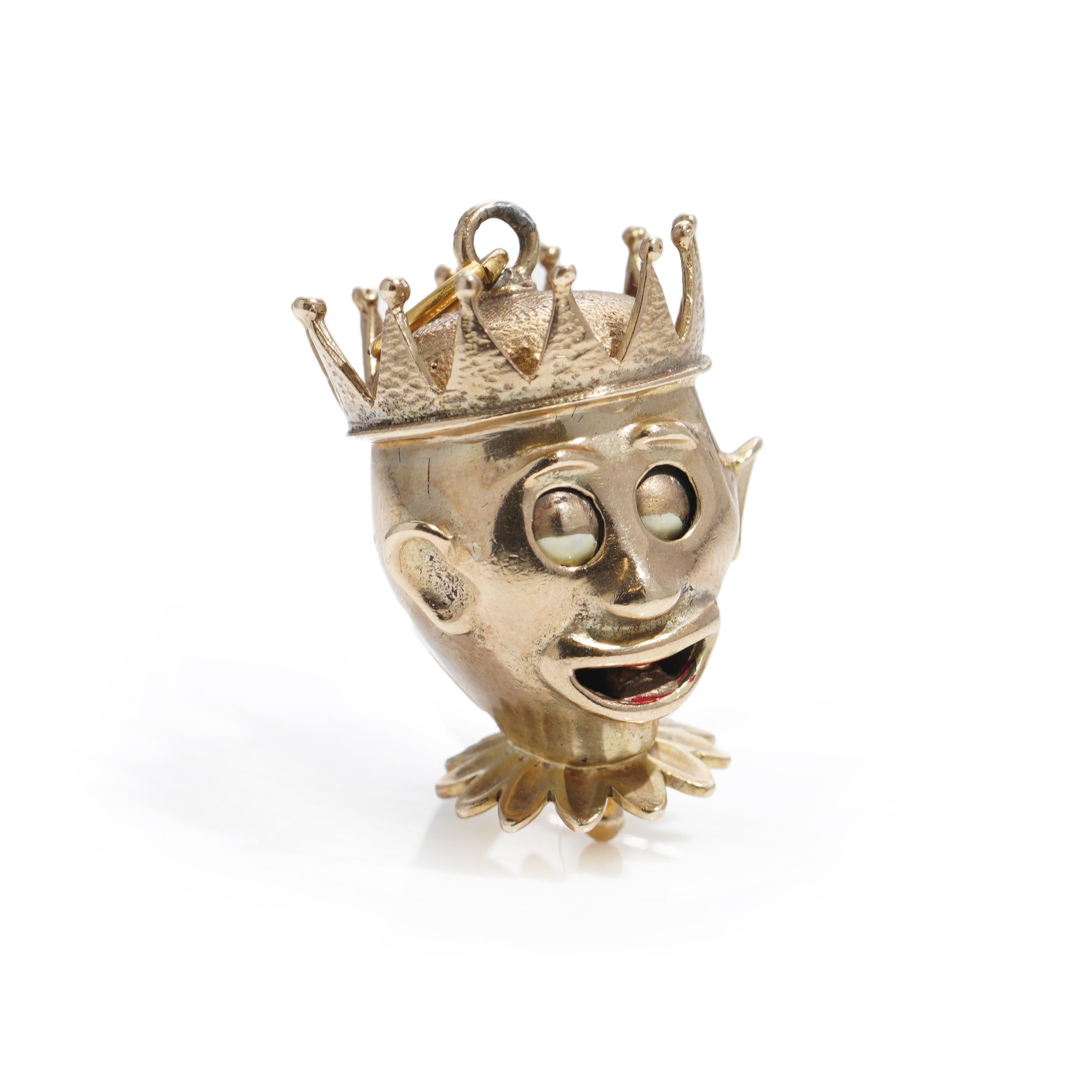 Vintage 9 Karat Gold Interactive Jester Pendant In Good Condition For Sale In Braintree, GB