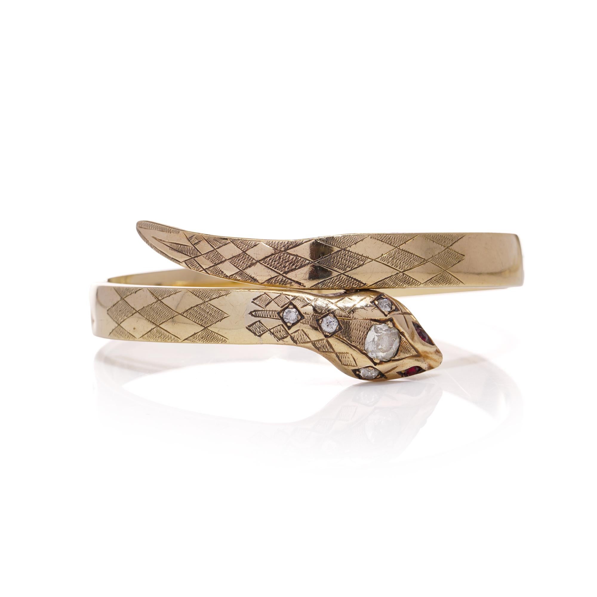 Bracelet serpent vintage en or 9 carats avec diamants et rubis  en vente 2