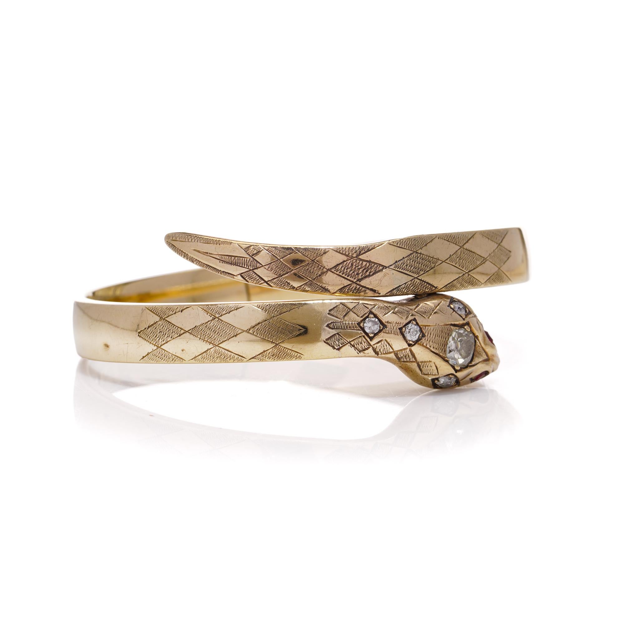 Vintage 9kt gold serpent bangle with diamonds and rubies  For Sale 3