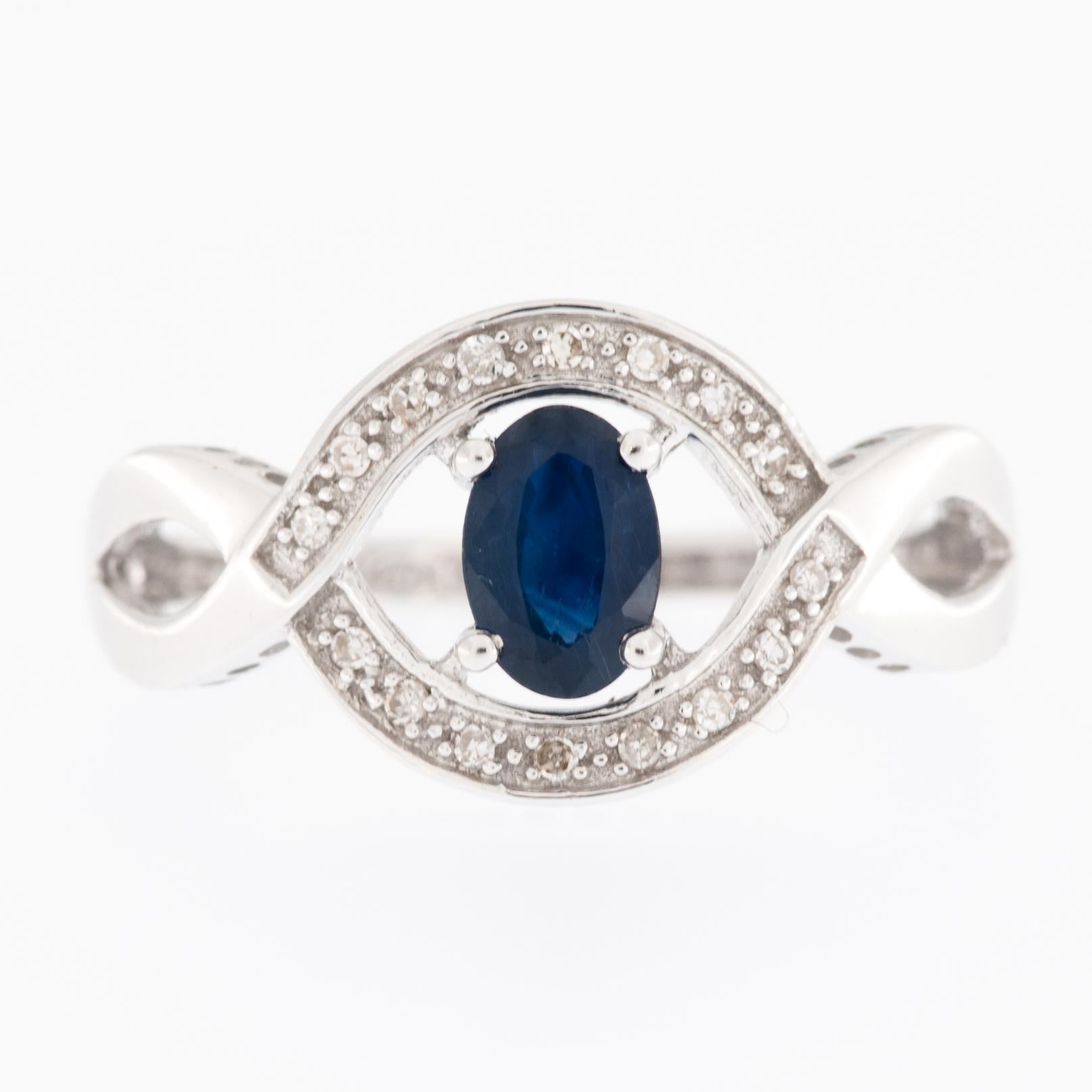 Mixed Cut Vintage 9kt White Gold Ring with Diamonds and Sapphire For Sale