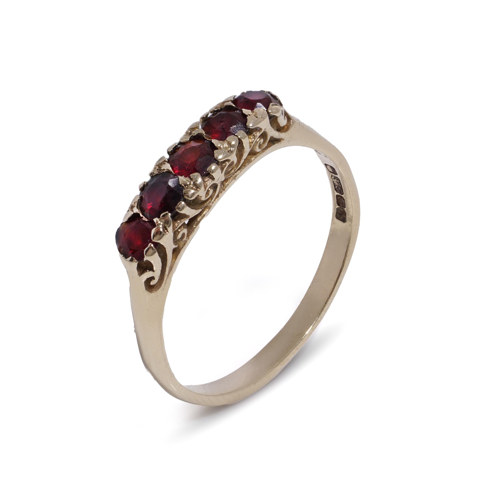 Vintage 9kt yellow gold five-stone garnet ring For Sale 2