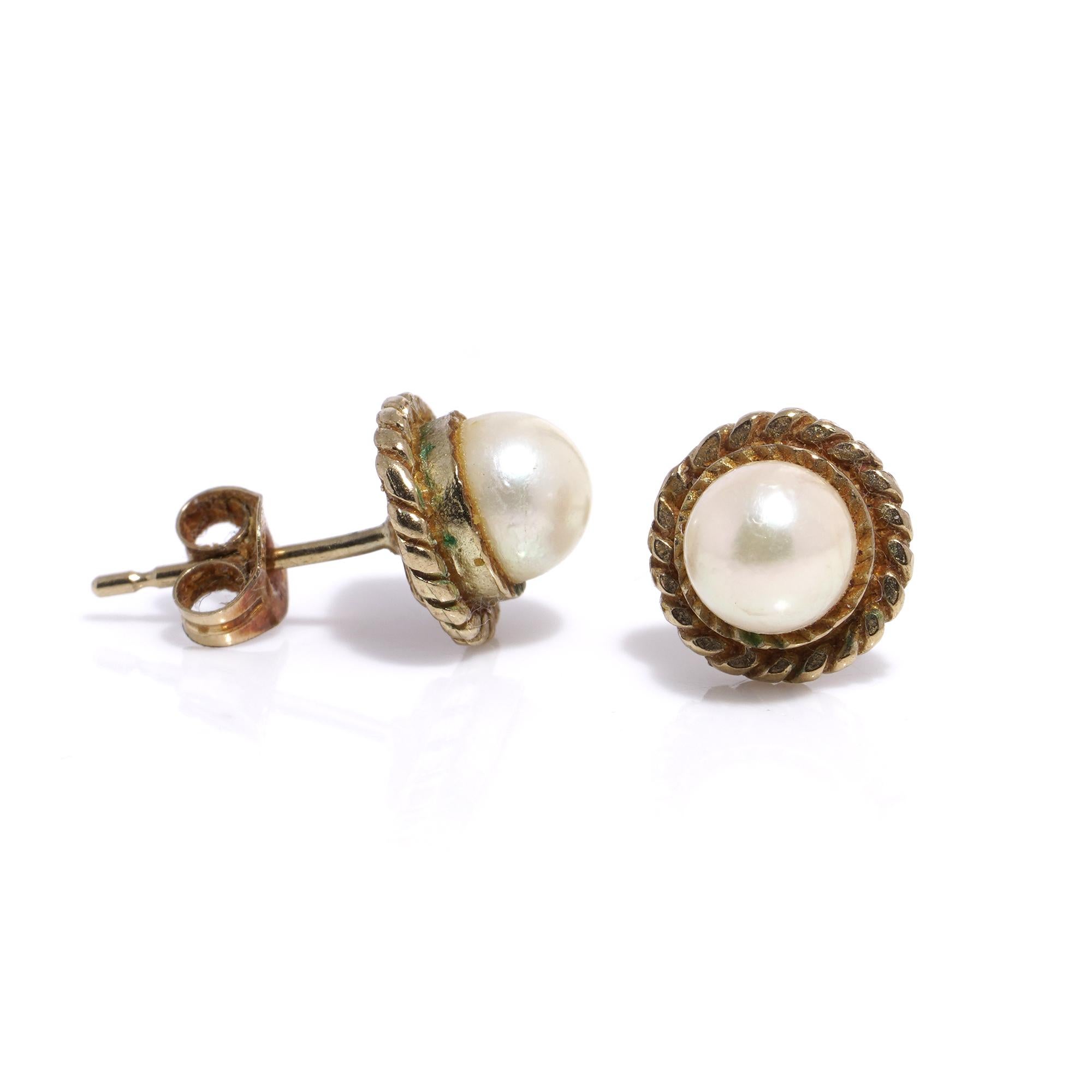 Vintage 9kt yellow gold pair of pearl studs.
X-Ray tested positive for 9kt. gold.
Butterflies are hallmarked with 9kt. gold.

Dimensions -
Diameter: 7 mm
Weight: 1 gram

Pearl size: 5 mm in diameter

Condition: The earrings are pre-owned, with minor