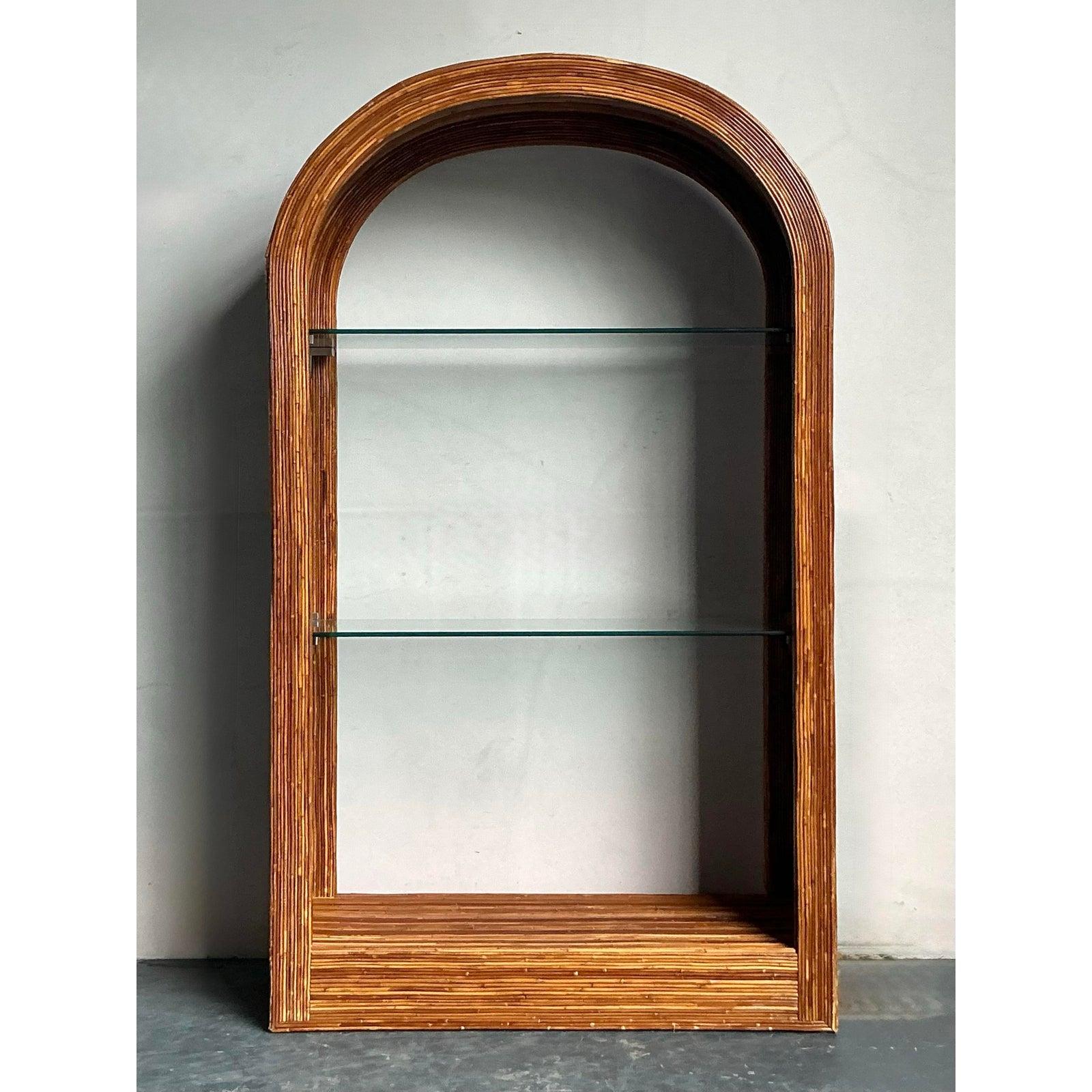 Vintage a Boho gewölbt Bleistift Rattan Etagere im Angebot 2
