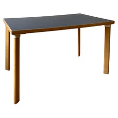 Table vintage à pieds en H (table 81B) d'Alvar Aalto pour Artek 