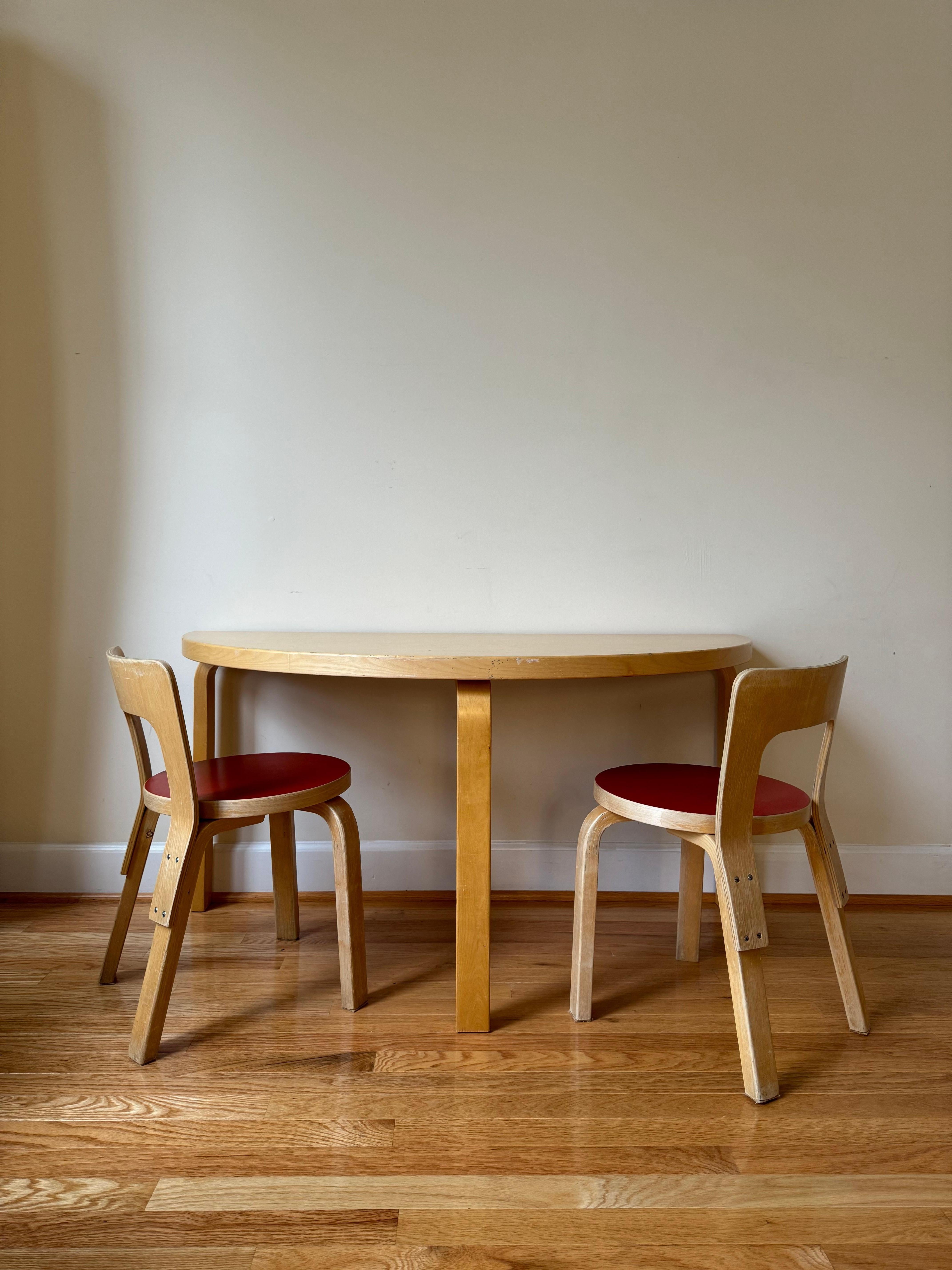 Vintage Aalto Table half-round by Alvar Aalto for Artek For Sale 2