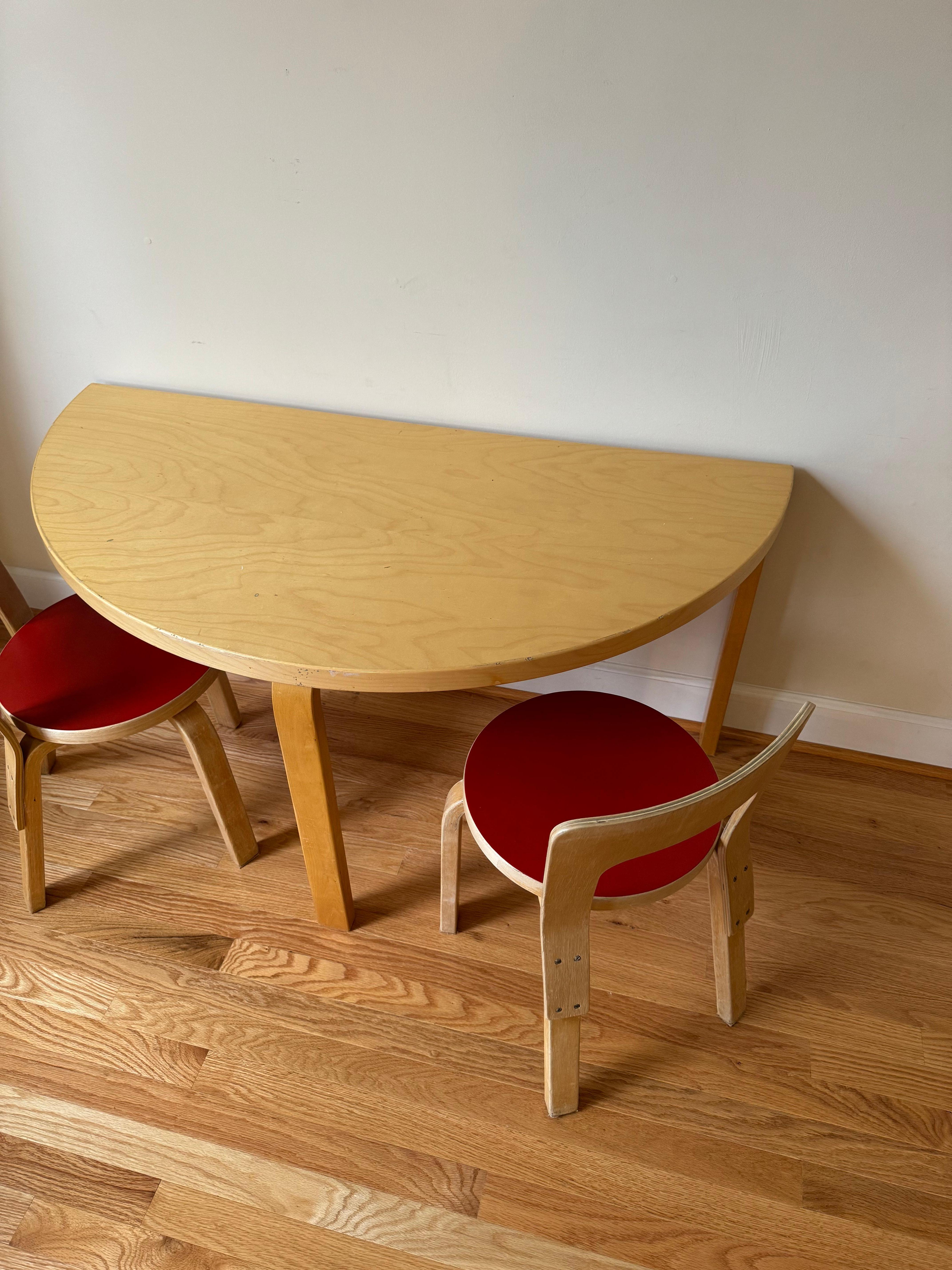 Vintage Aalto Table half-round by Alvar Aalto for Artek For Sale 3