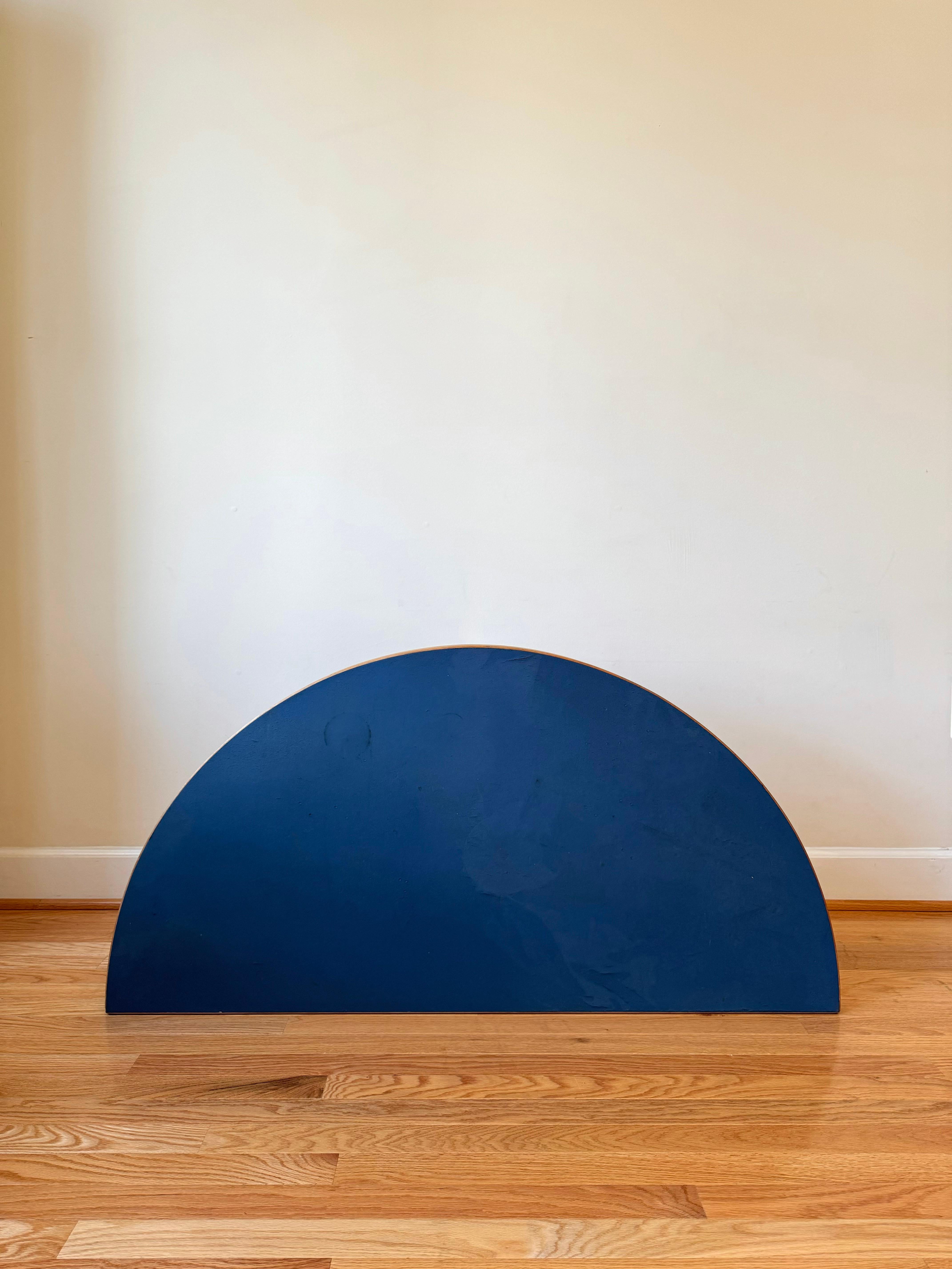 Mid-Century moderno Vintage Aalto Table half-round di Alvar Aalto per Artek (altezza tavolino) in vendita